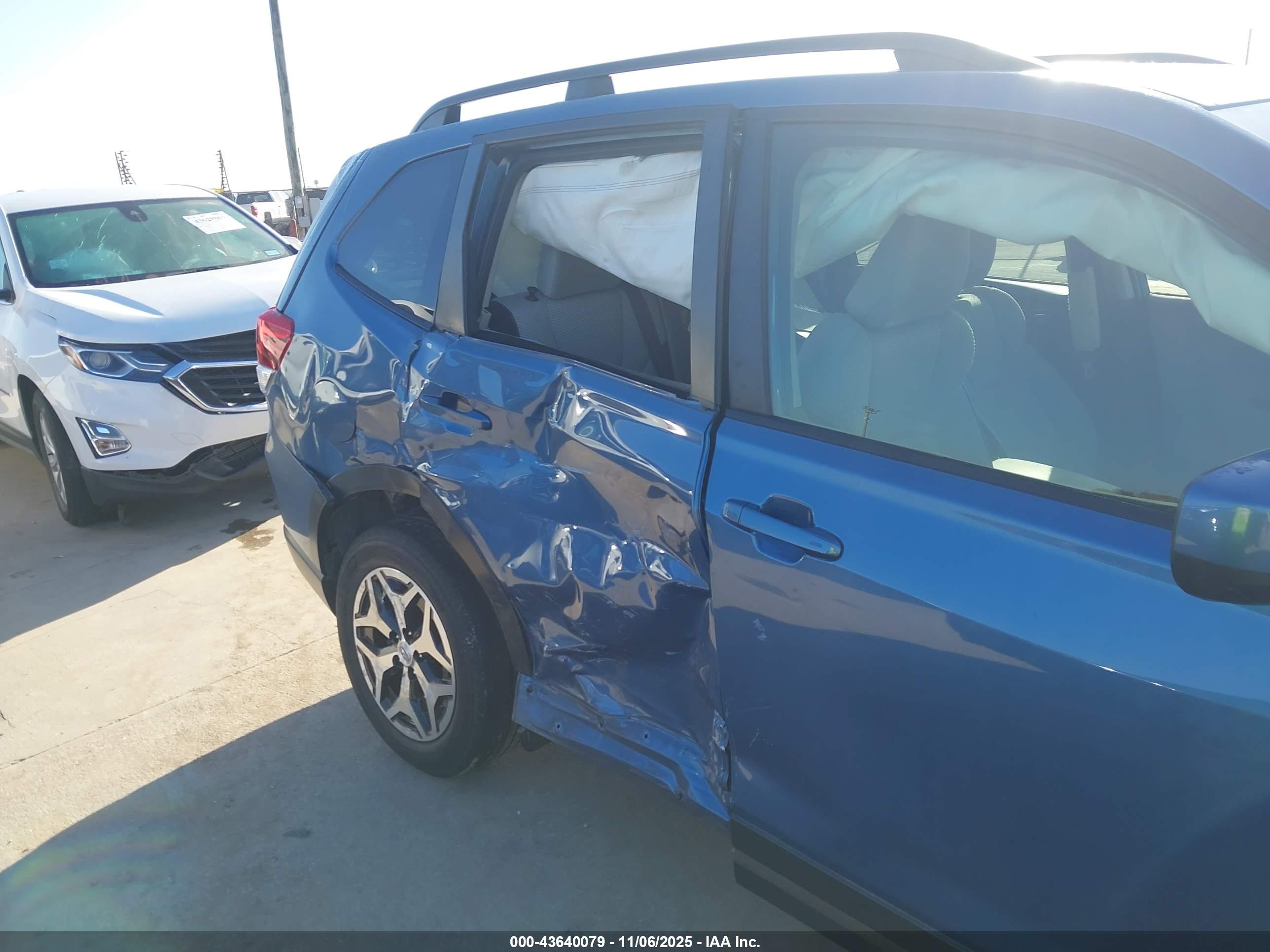 SUBARU FORESTER image 6