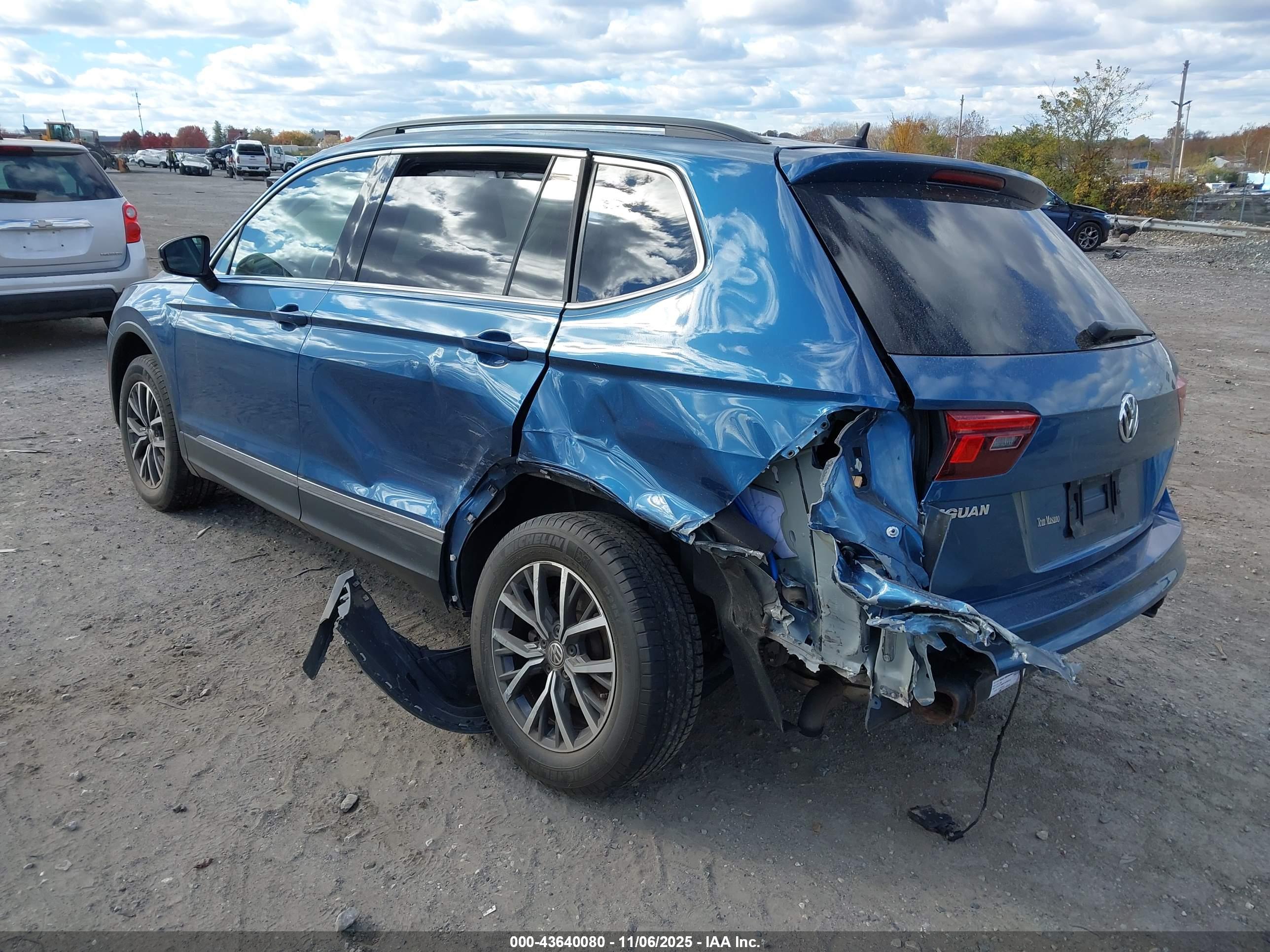VOLKSWAGEN TIGUAN image 3