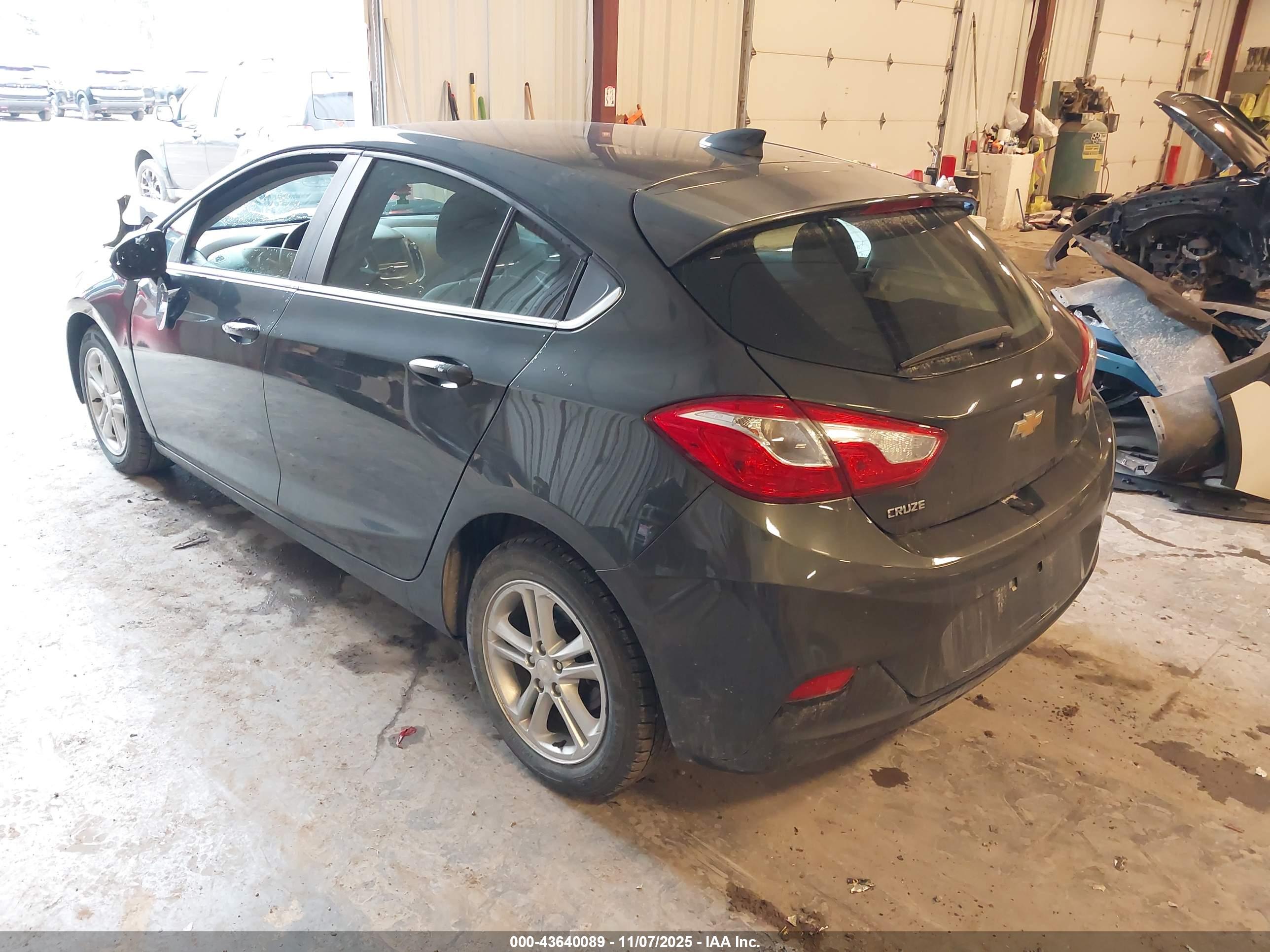 CHEVROLET CRUZE image 3