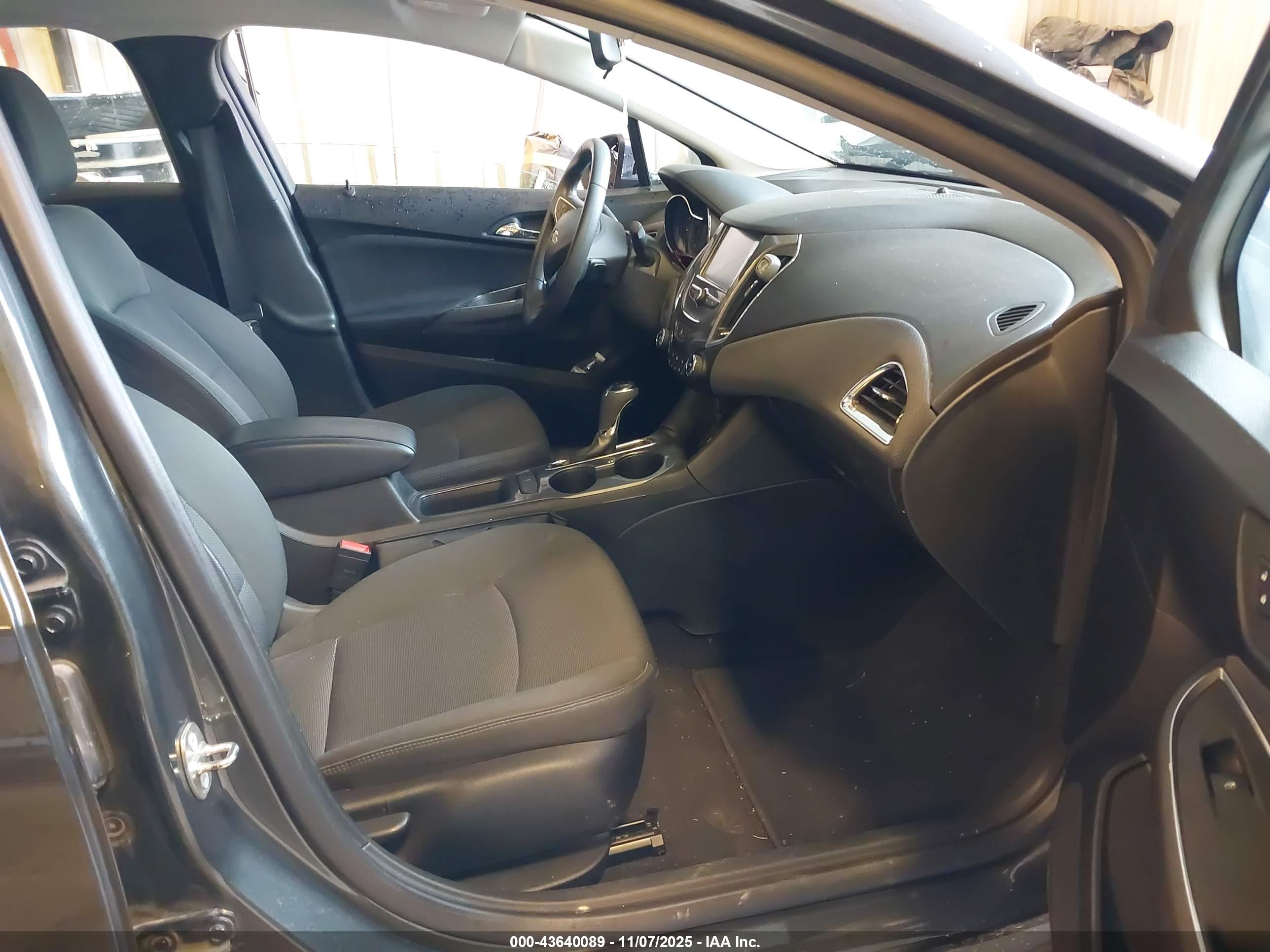 CHEVROLET CRUZE image 5
