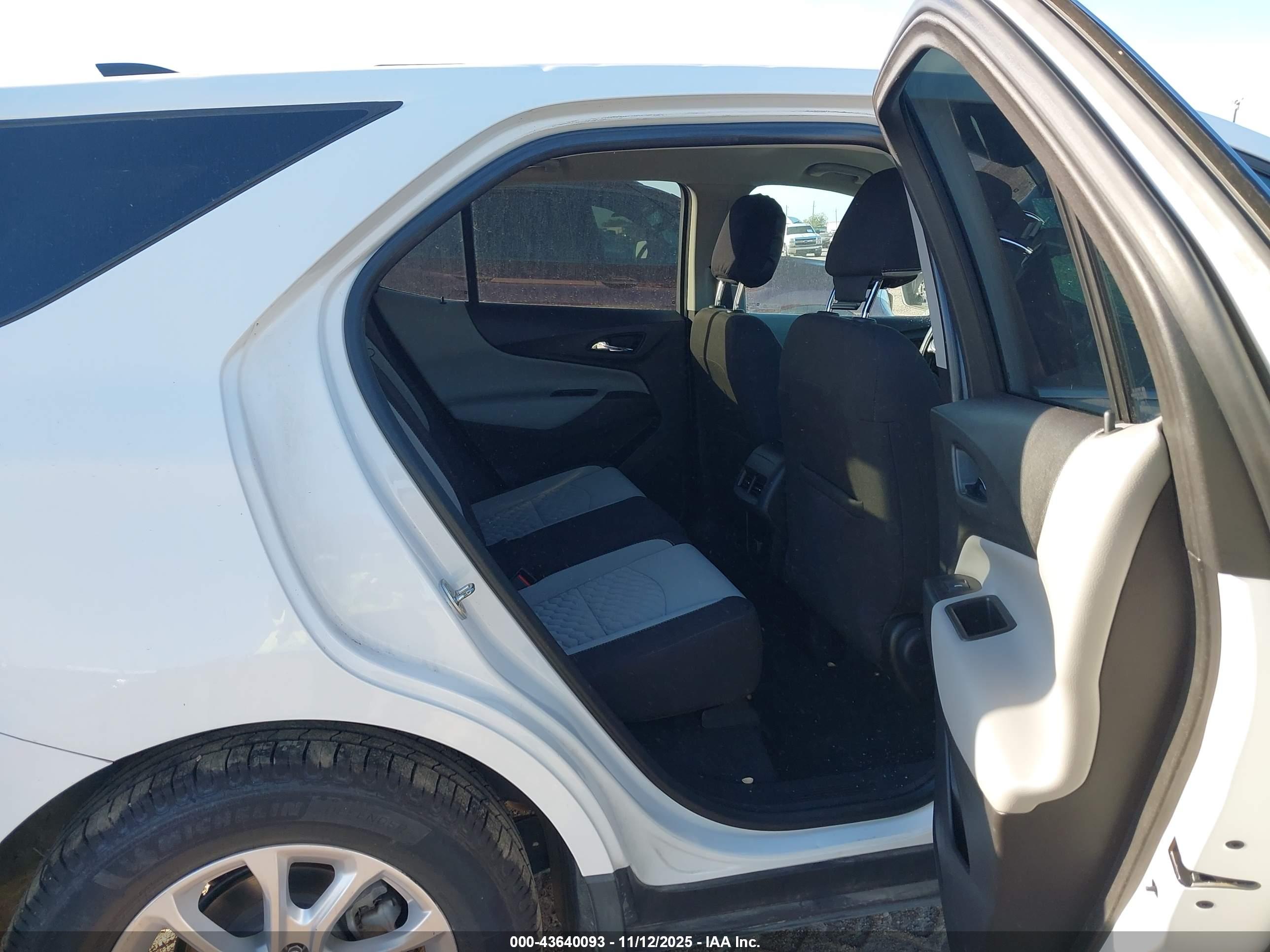 CHEVROLET EQUINOX image 8