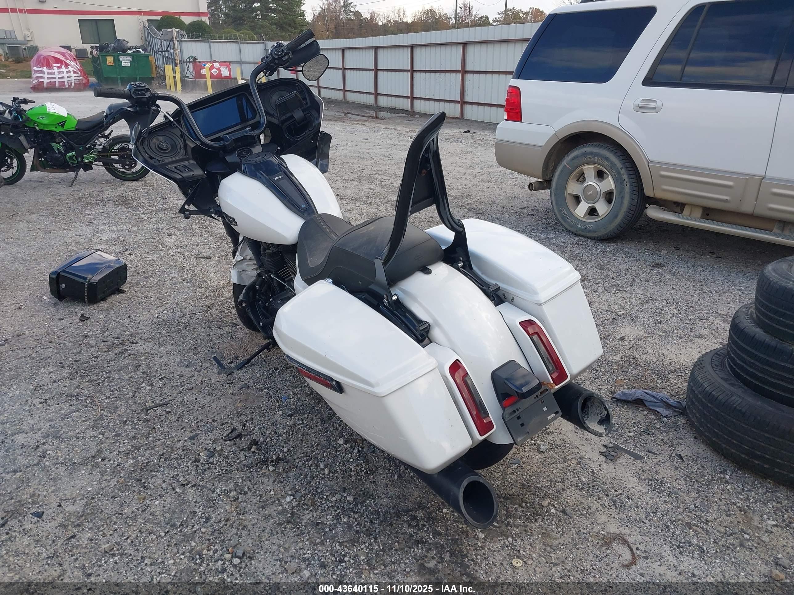 HARLEY-DAVIDSON FLTRX image 3