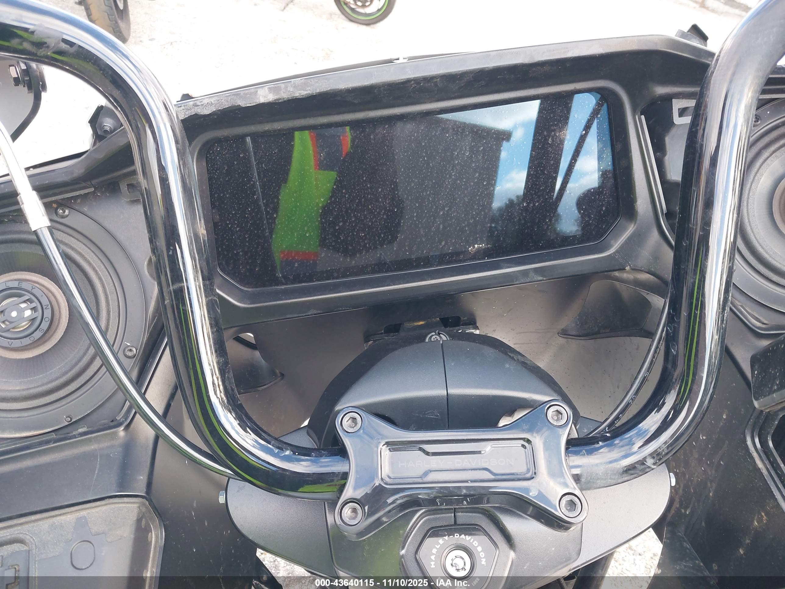 HARLEY-DAVIDSON FLTRX image 7