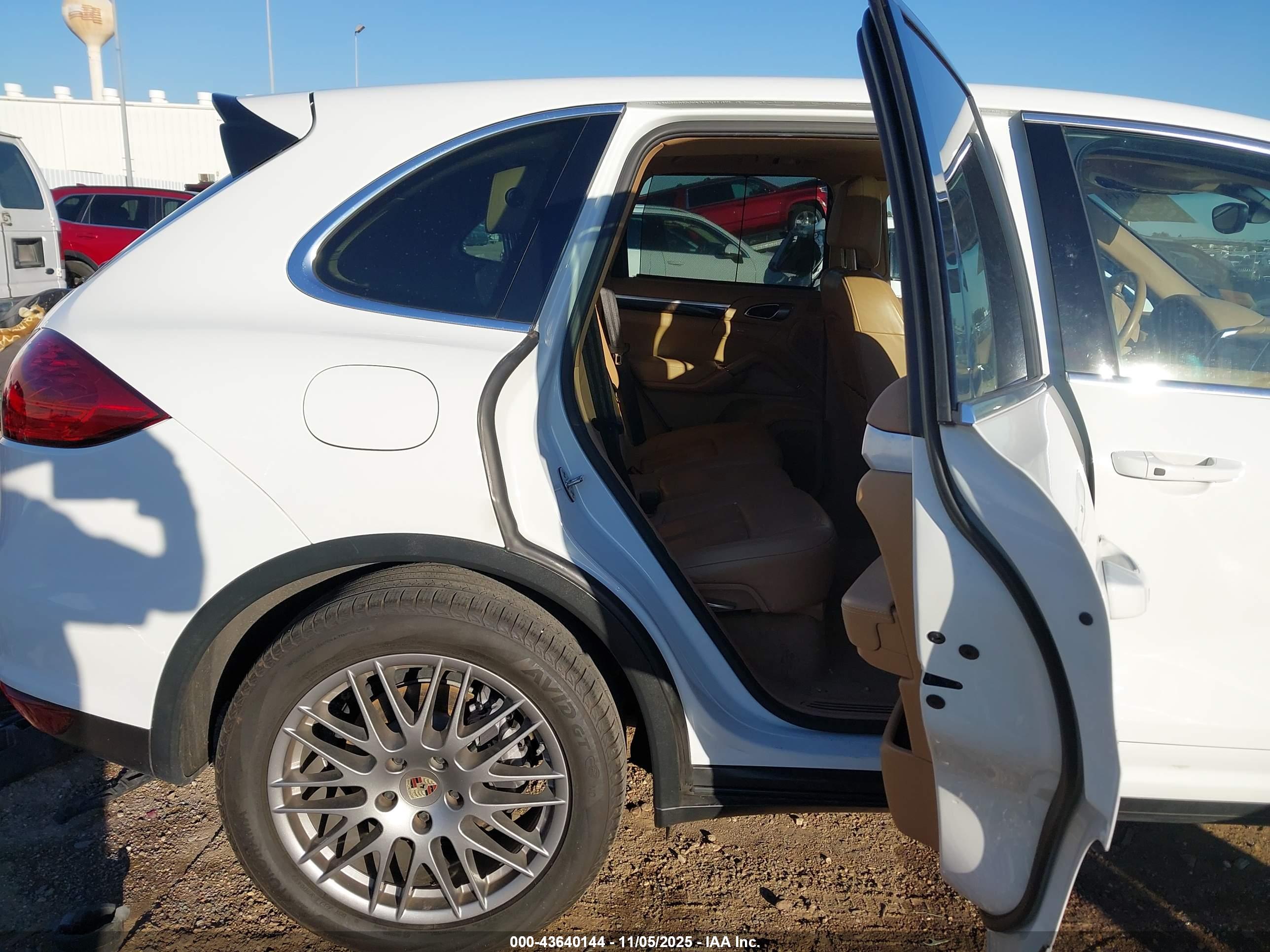 PORSCHE CAYENNE image 8