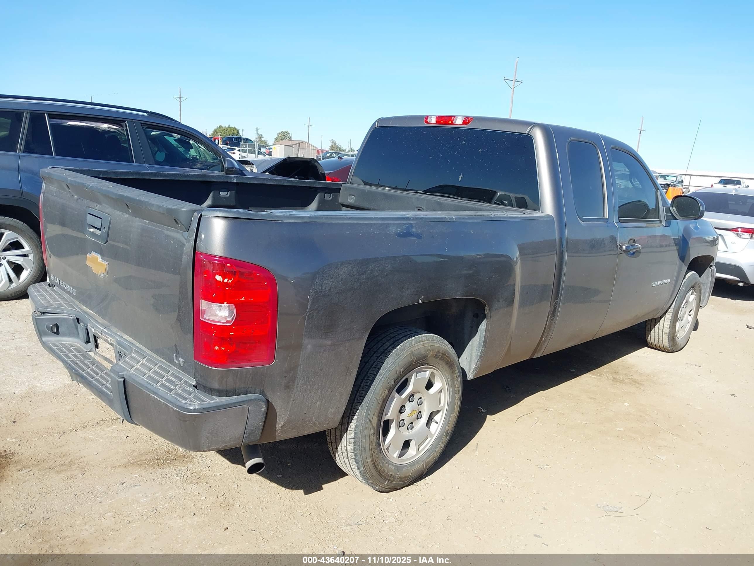 CHEVROLET SILVERADO image 4