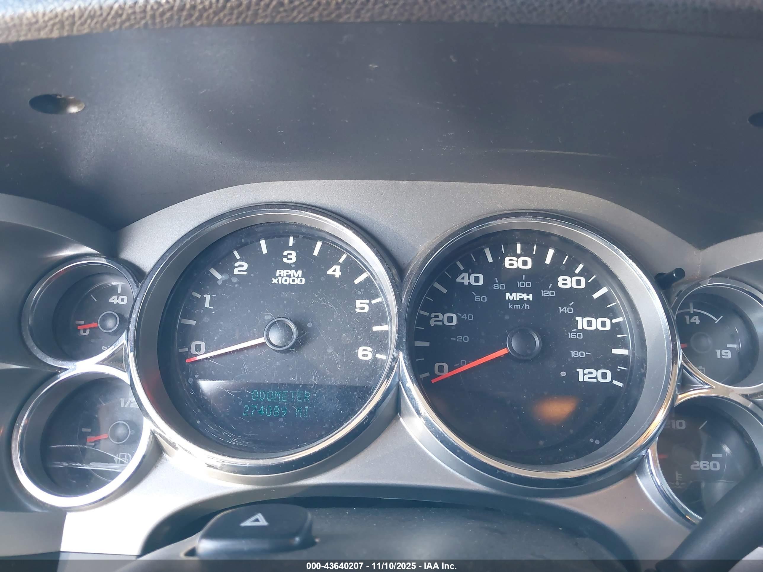 CHEVROLET SILVERADO image 7