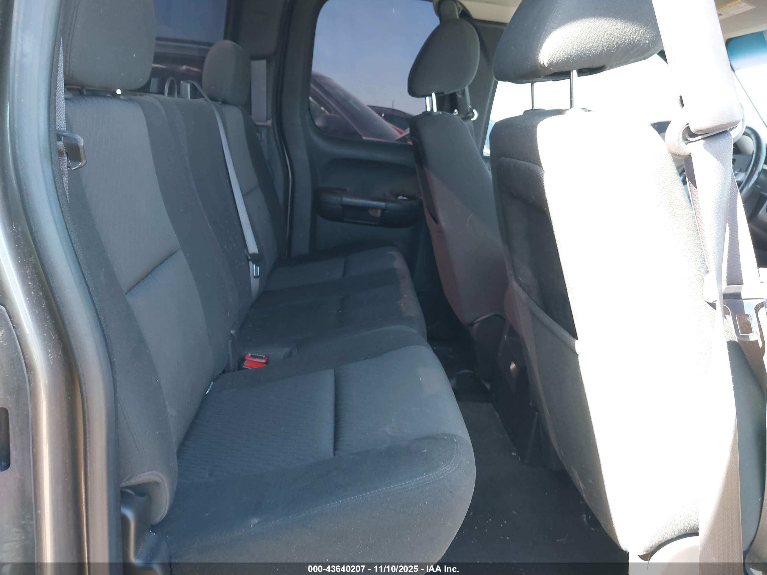 CHEVROLET SILVERADO image 8