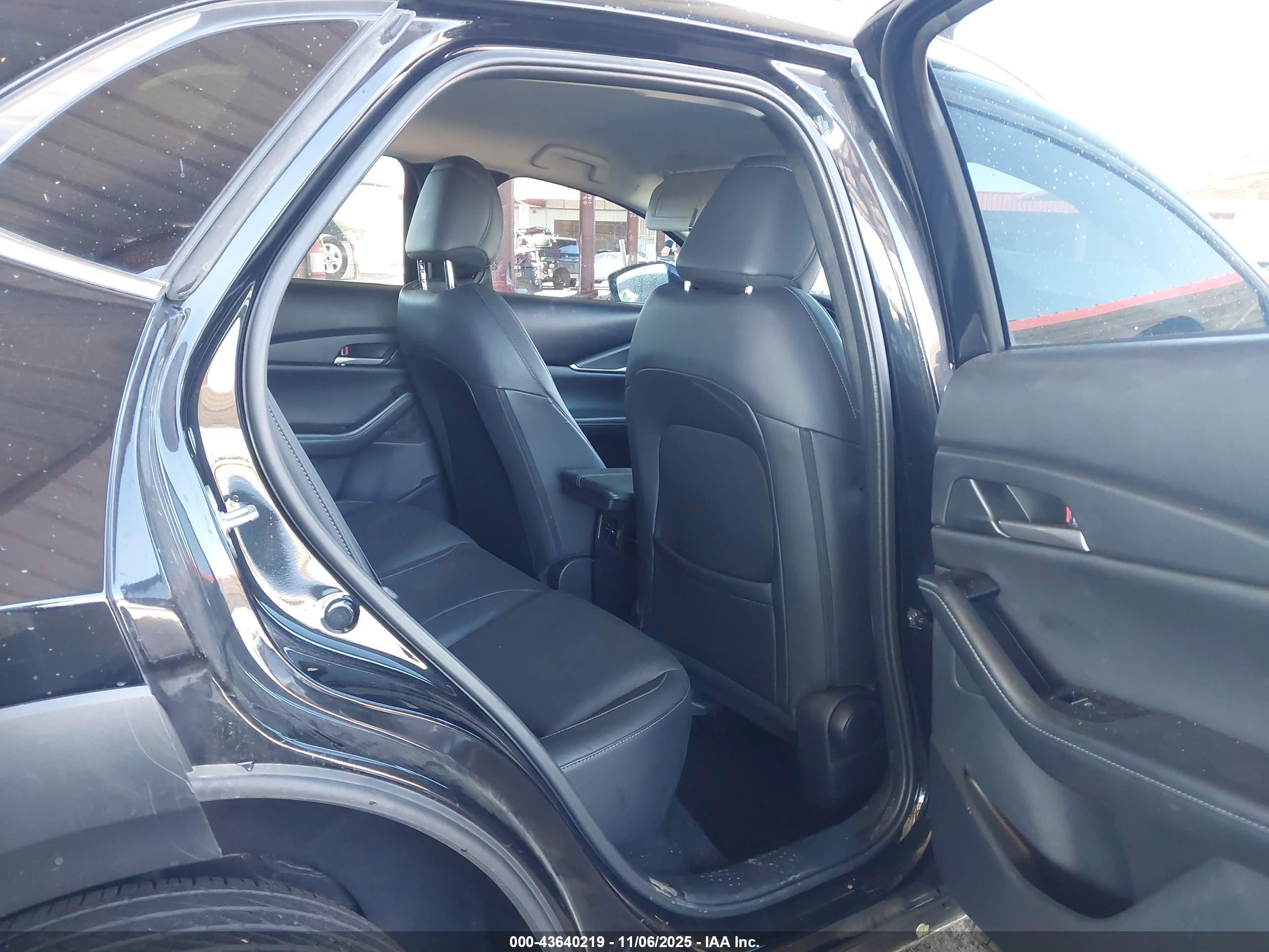MAZDA CX-30 image 8