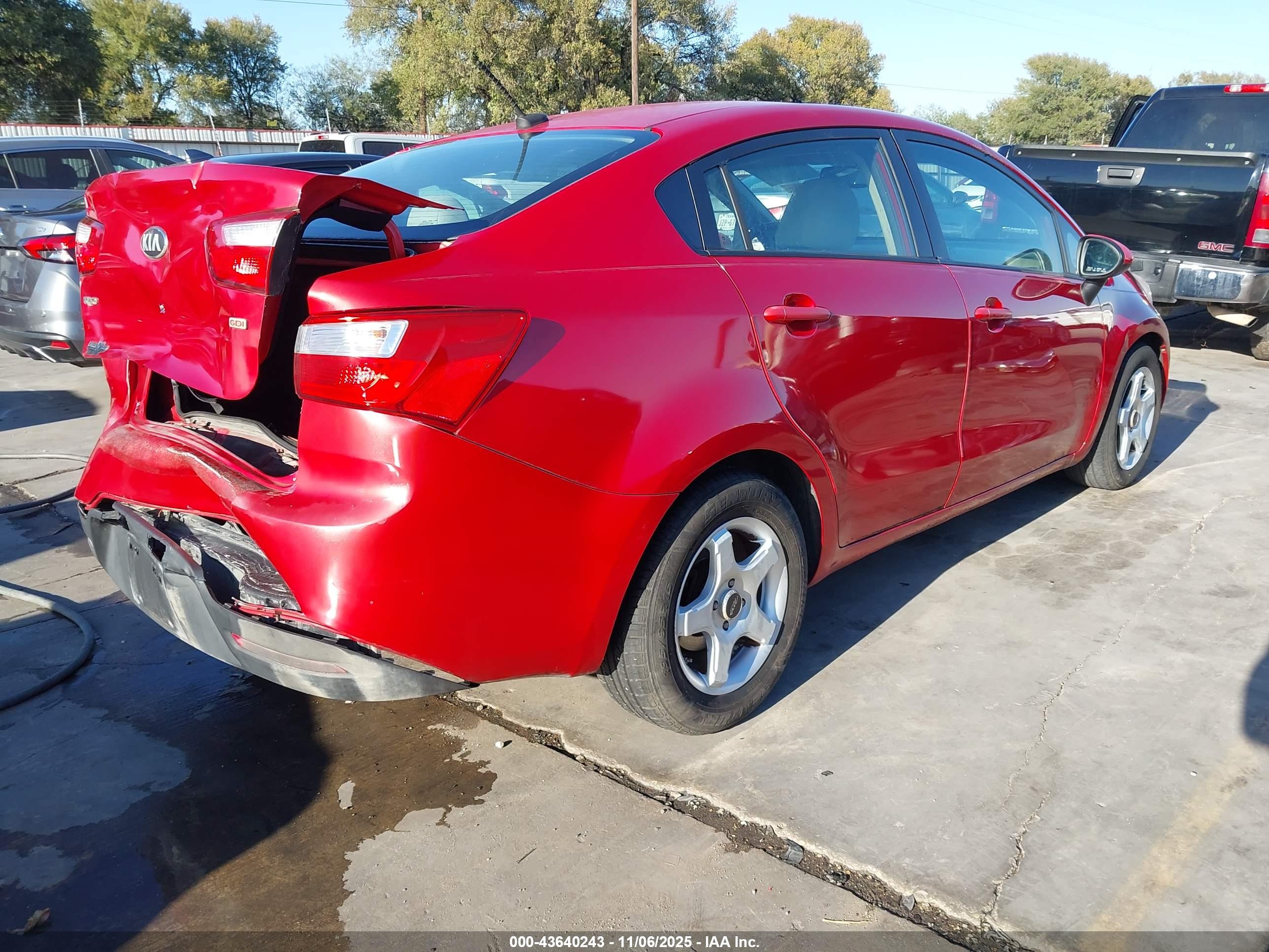 KIA RIO image 4