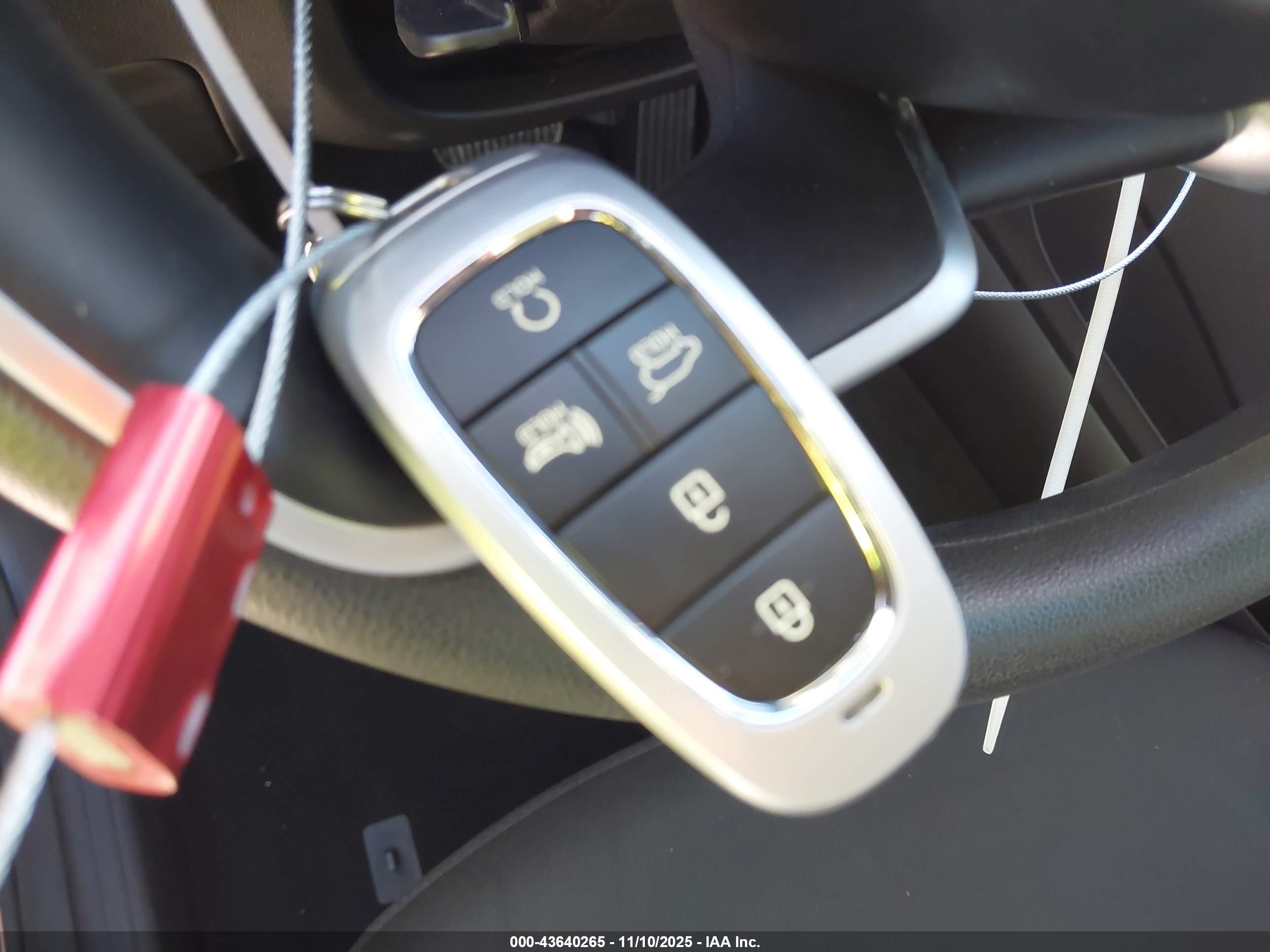 HYUNDAI TUCSON image 11