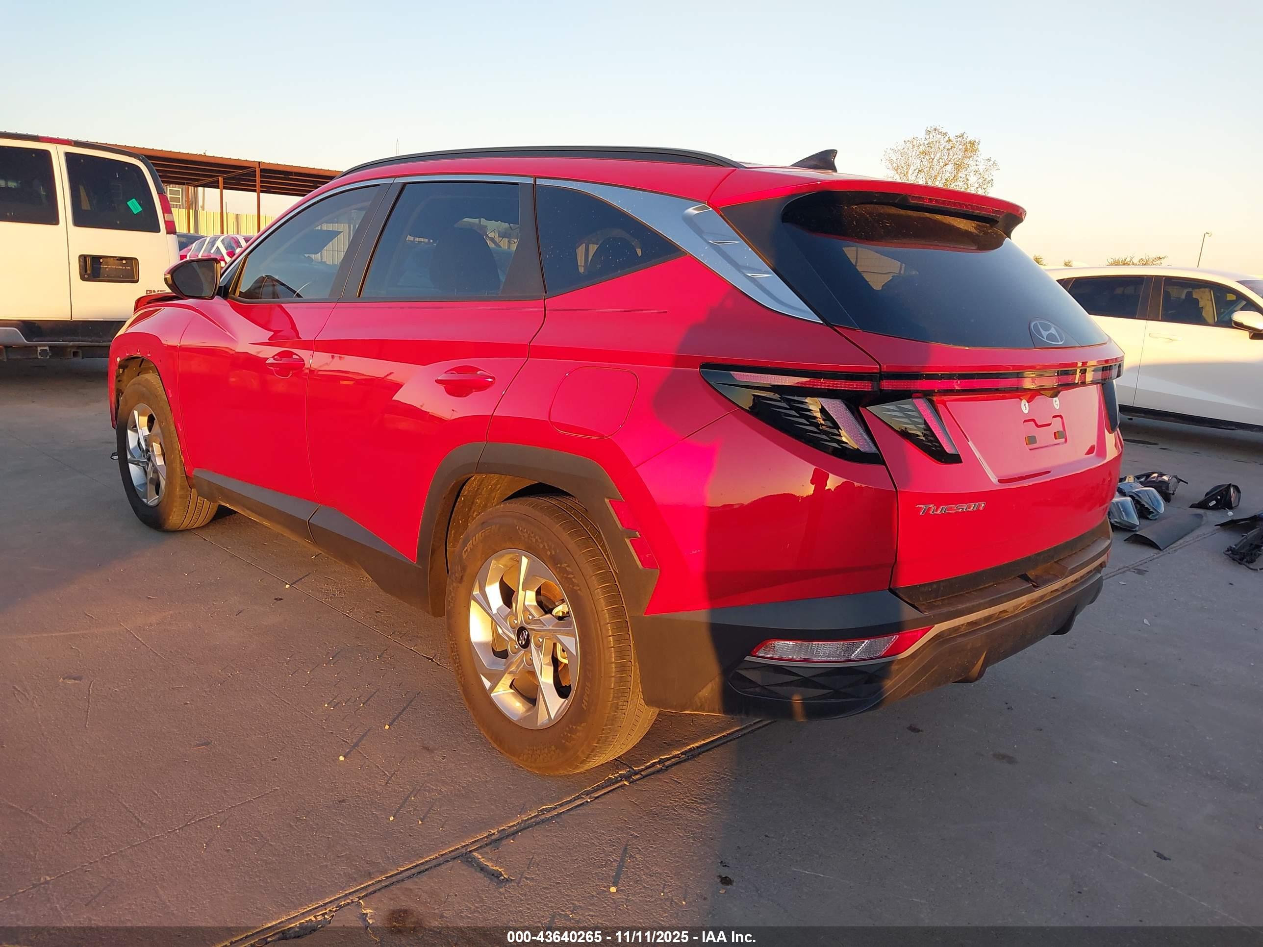 HYUNDAI TUCSON image 3