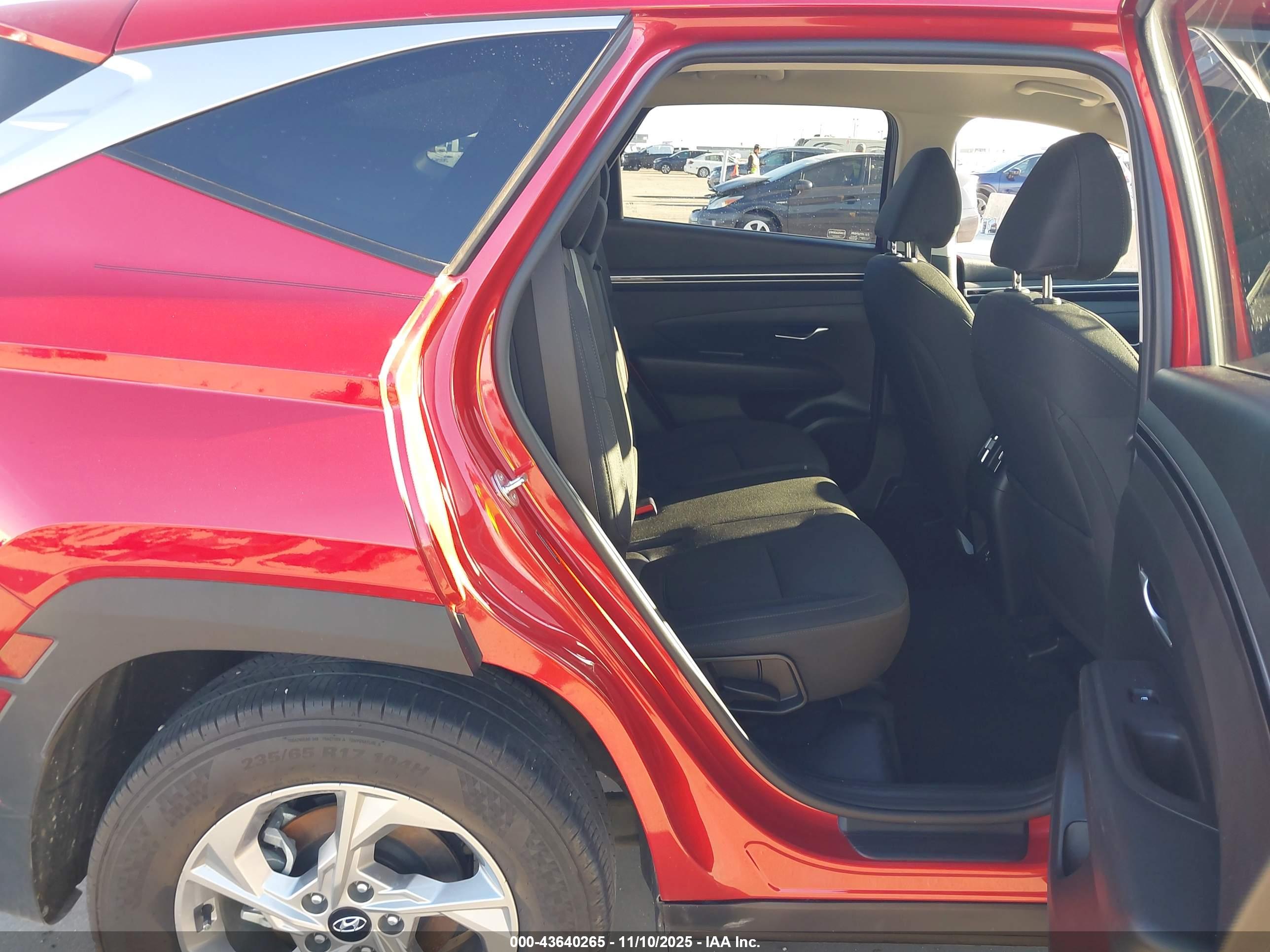 HYUNDAI TUCSON image 8