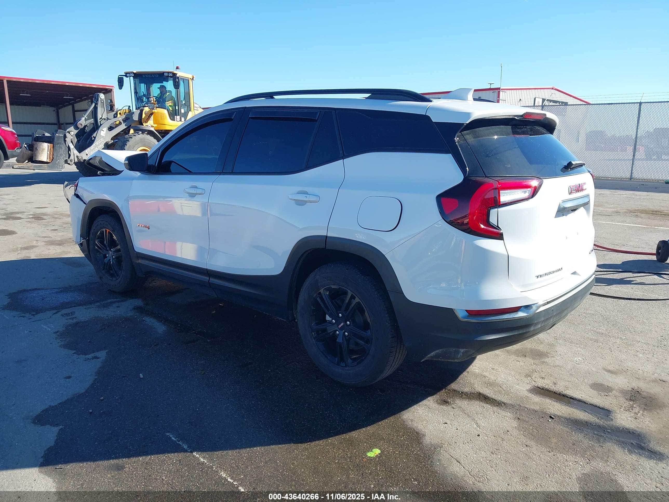GMC TERRAIN image 3