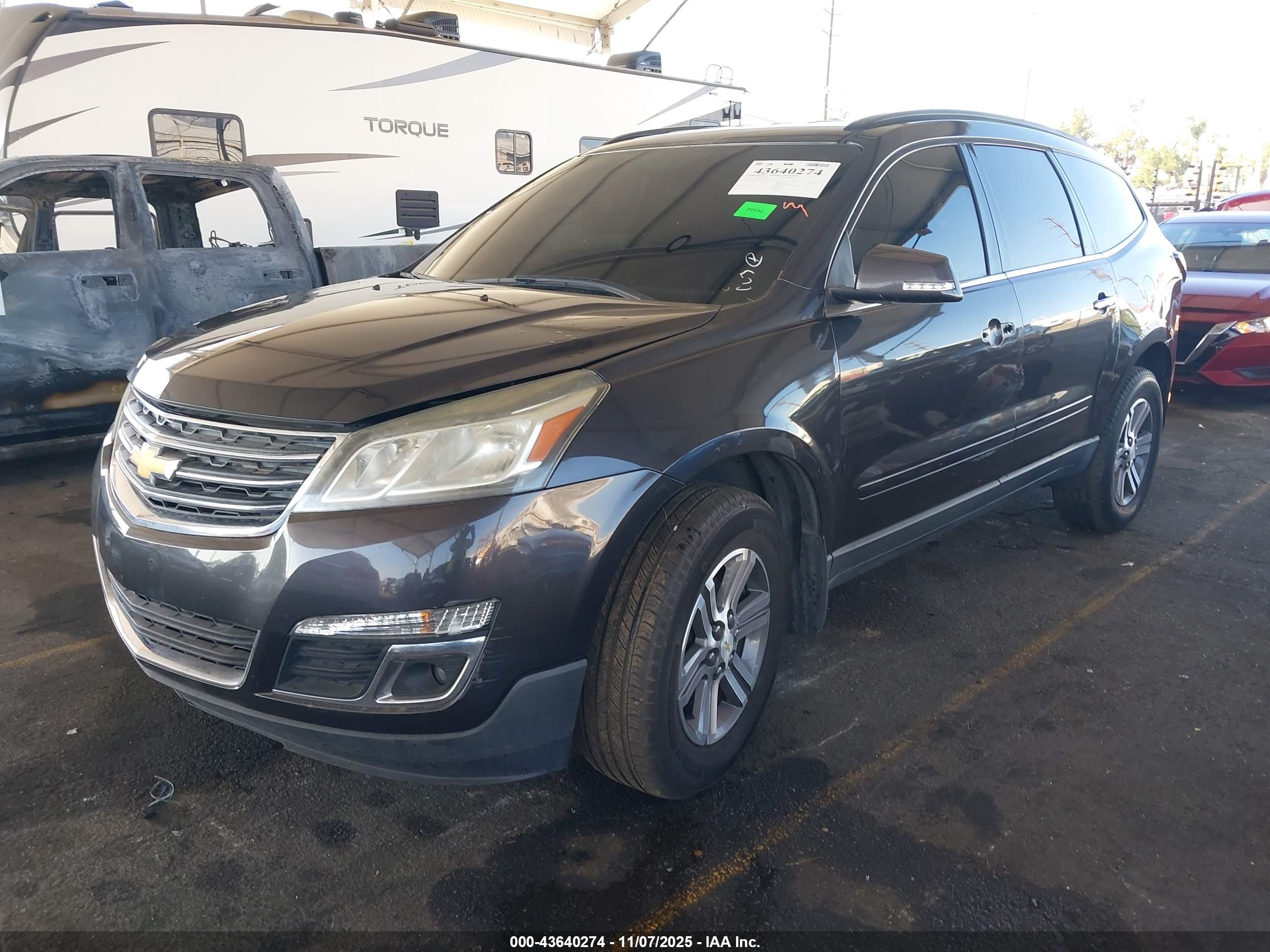 CHEVROLET TRAVERSE image 2