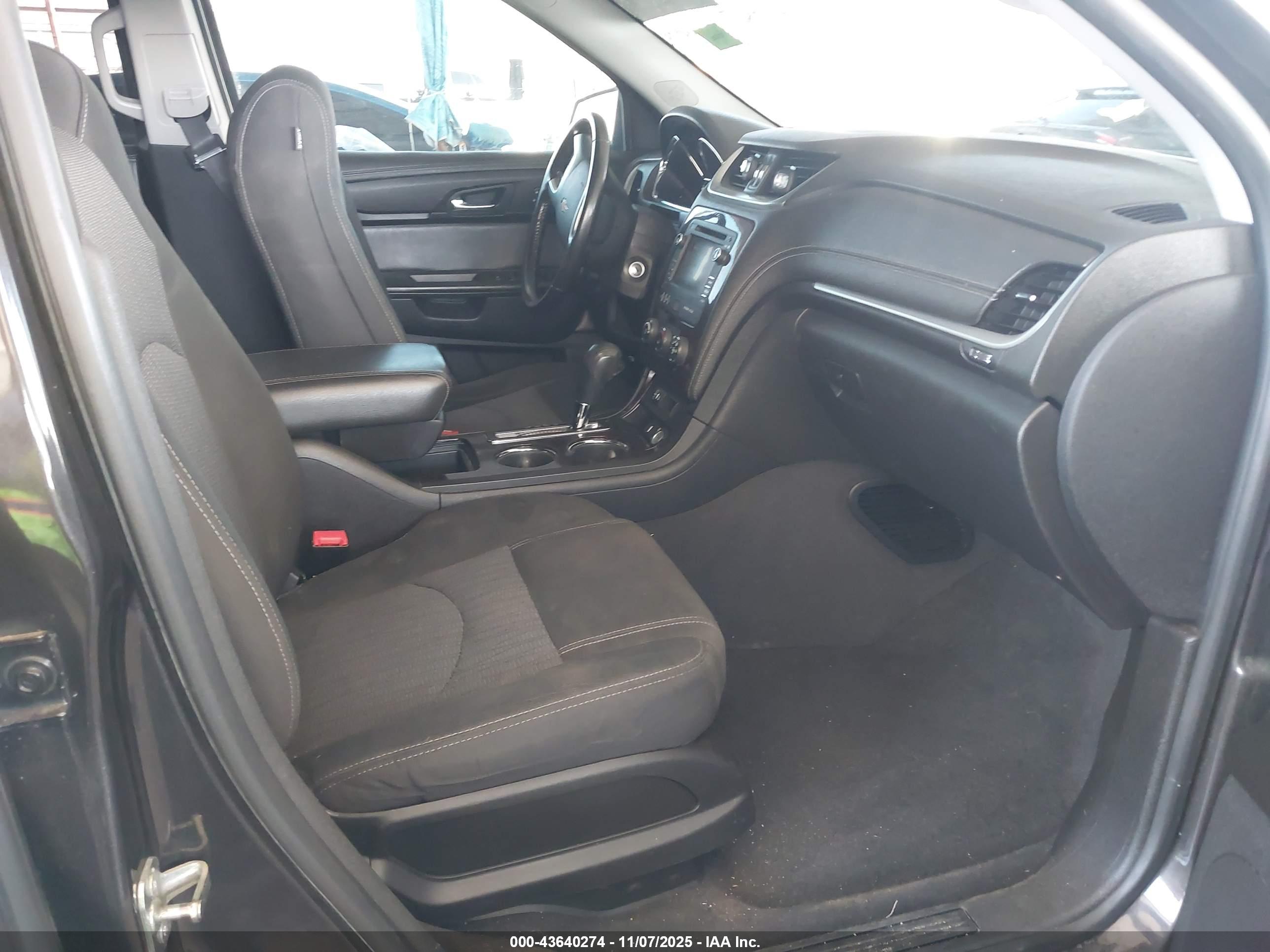 CHEVROLET TRAVERSE image 5