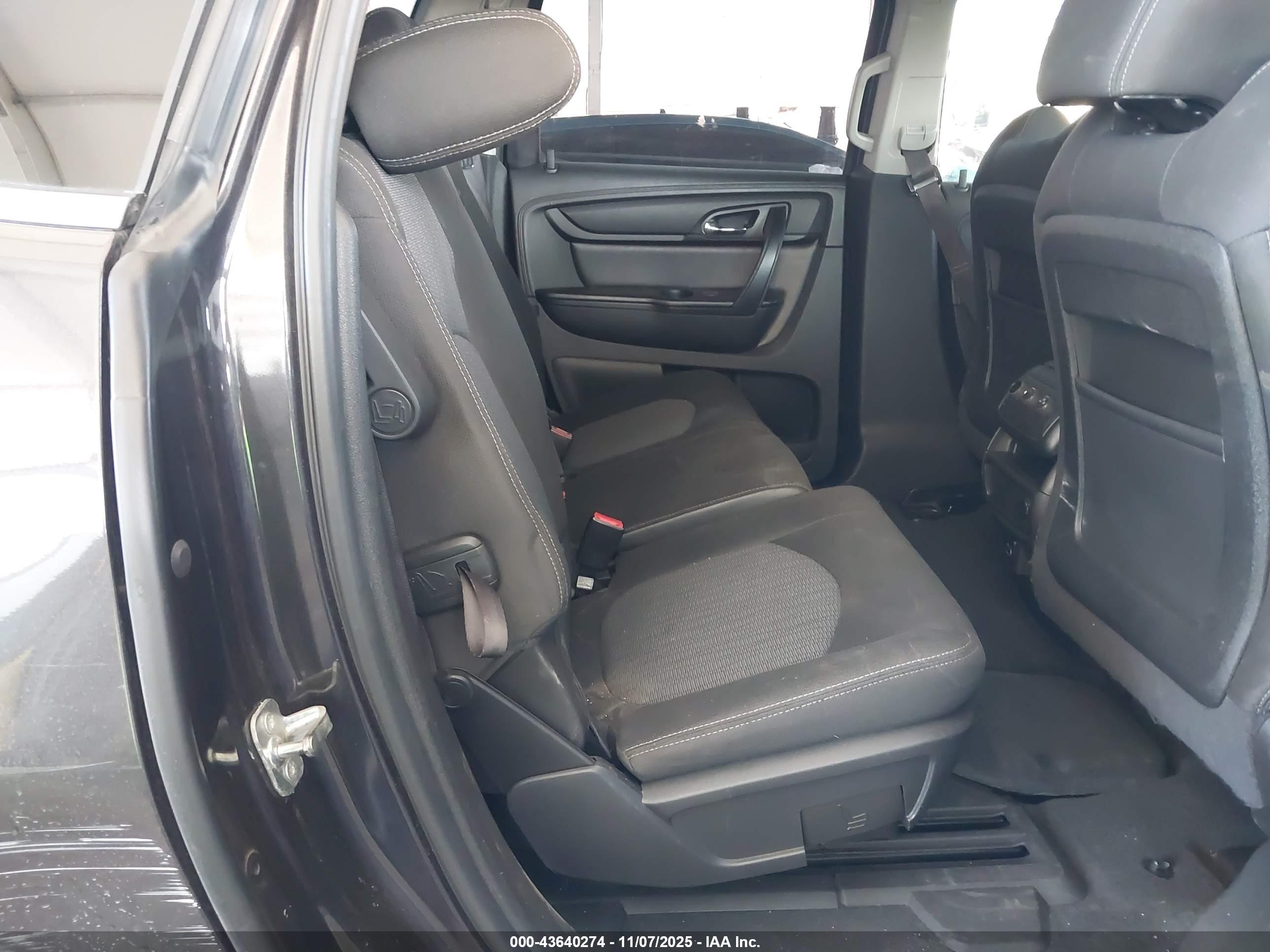 CHEVROLET TRAVERSE image 8