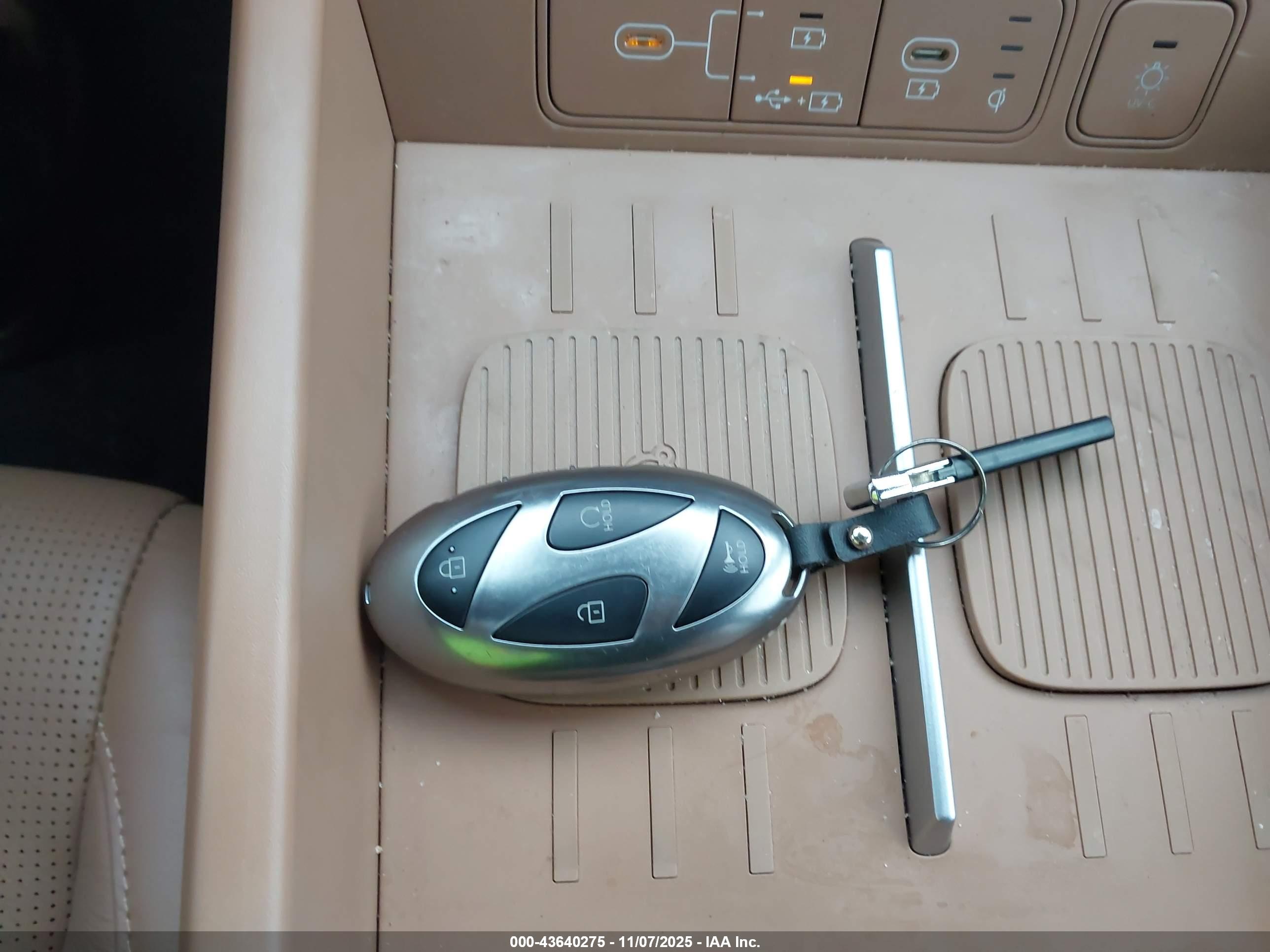 HYUNDAI SANTA image 11
