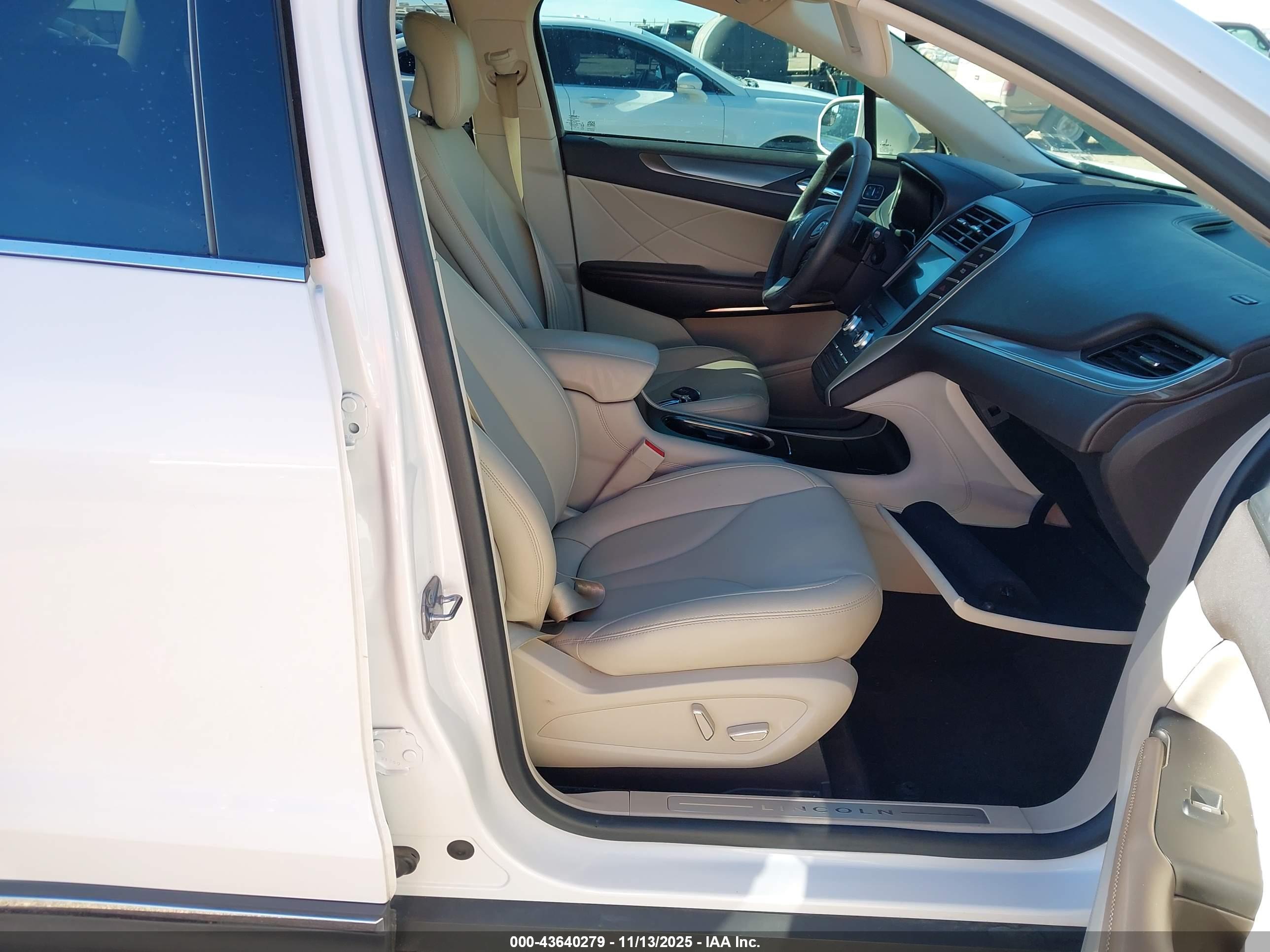 LINCOLN MKC image 5