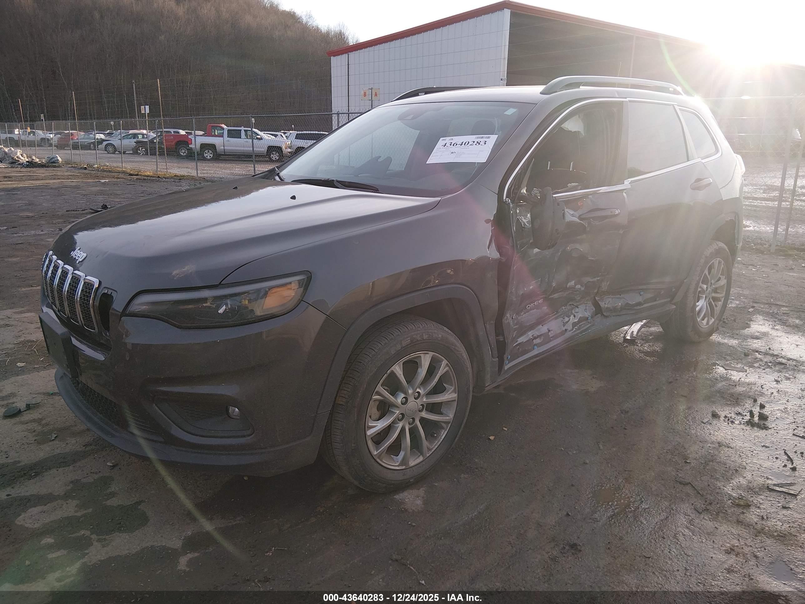 JEEP CHEROKEE image 2
