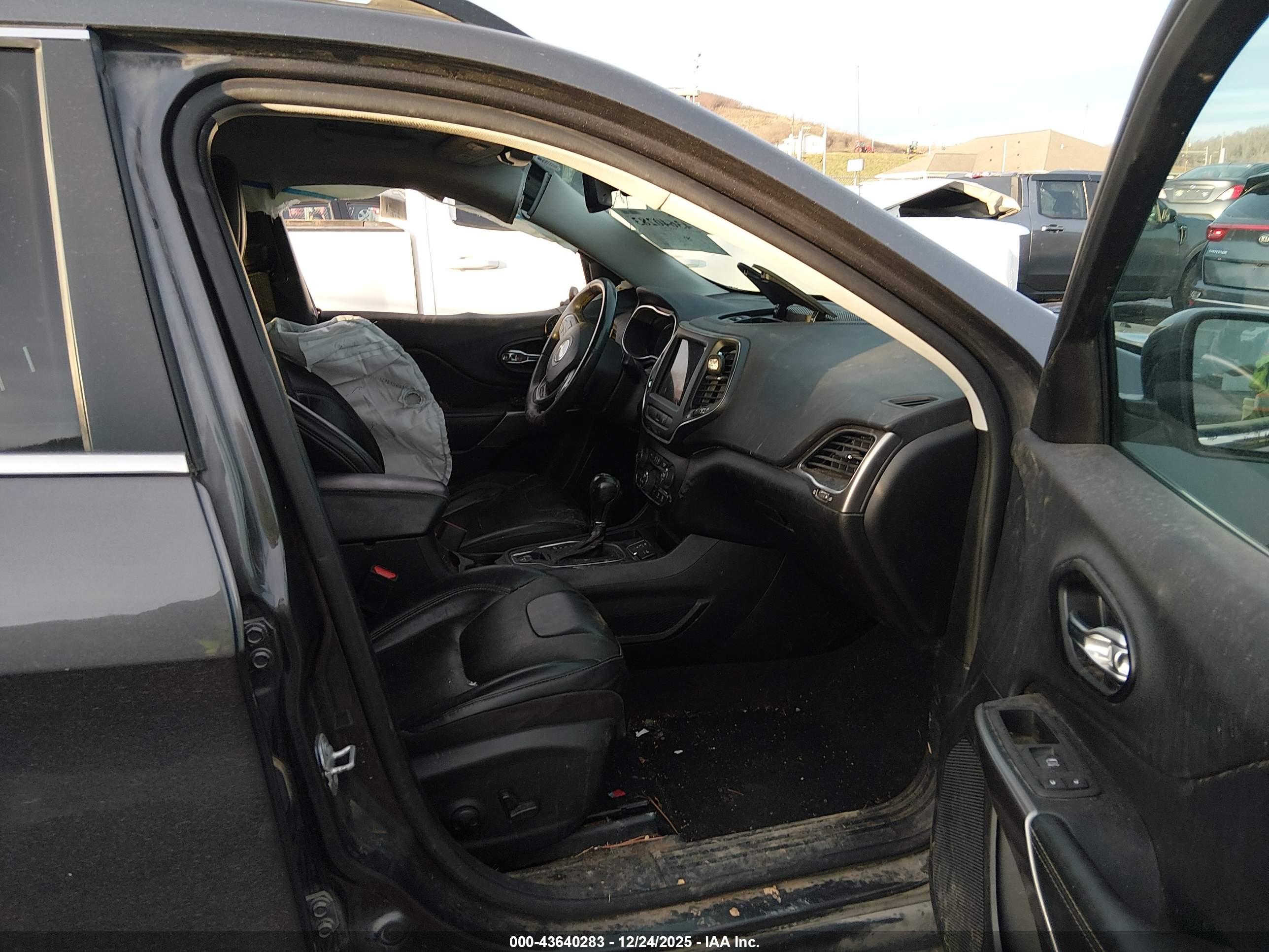 JEEP CHEROKEE image 5