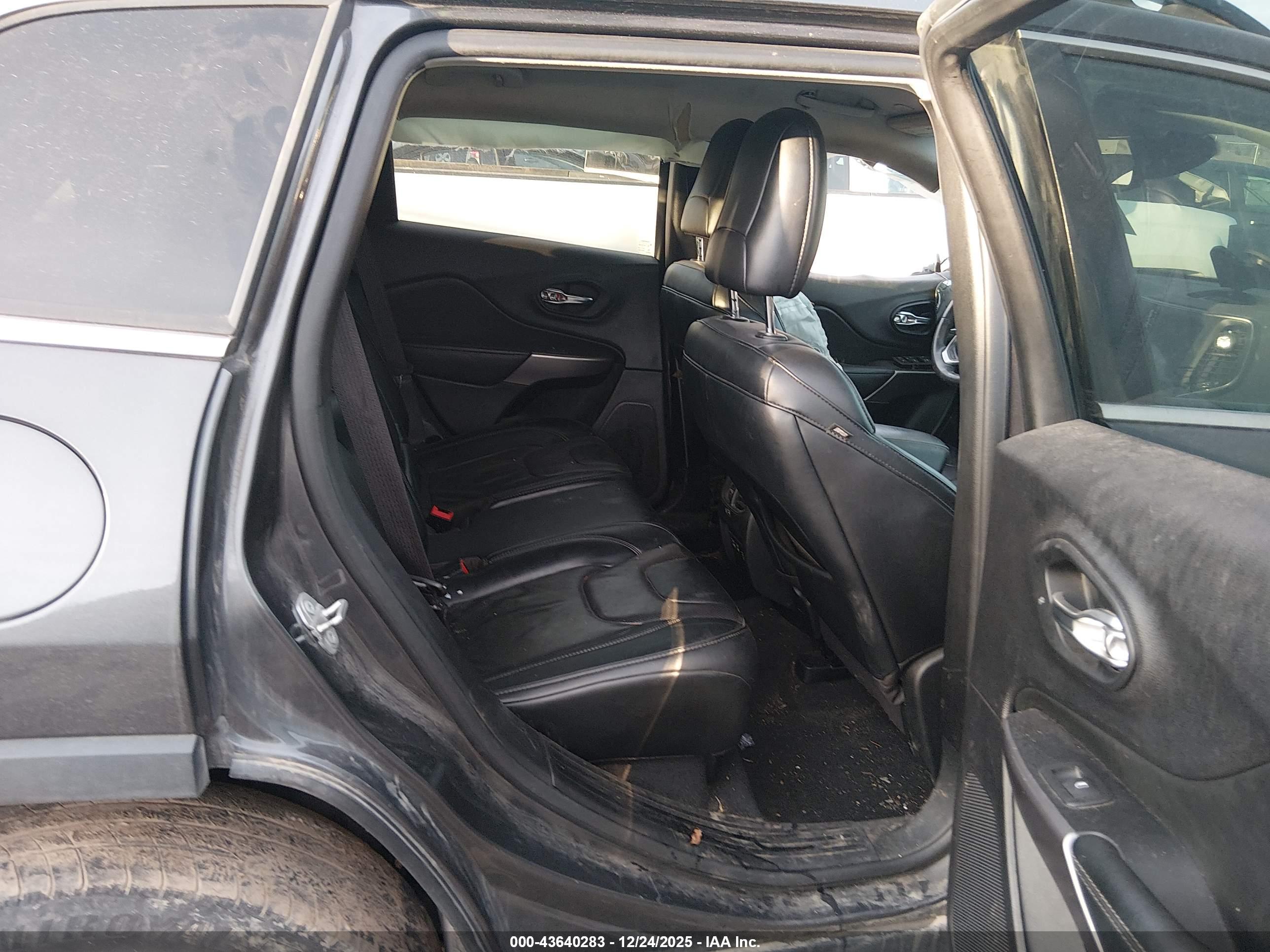 JEEP CHEROKEE image 8