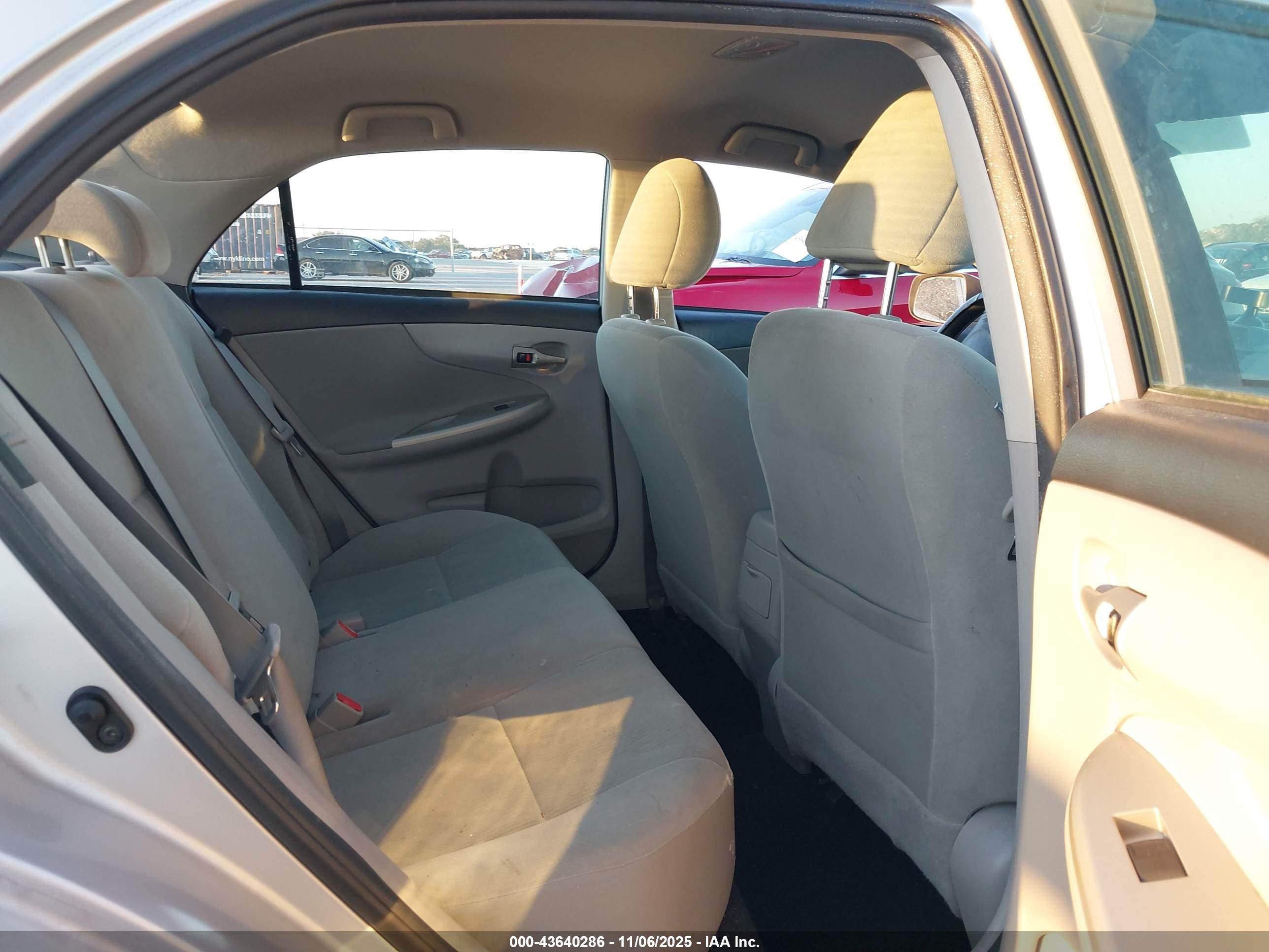 TOYOTA COROLLA image 8