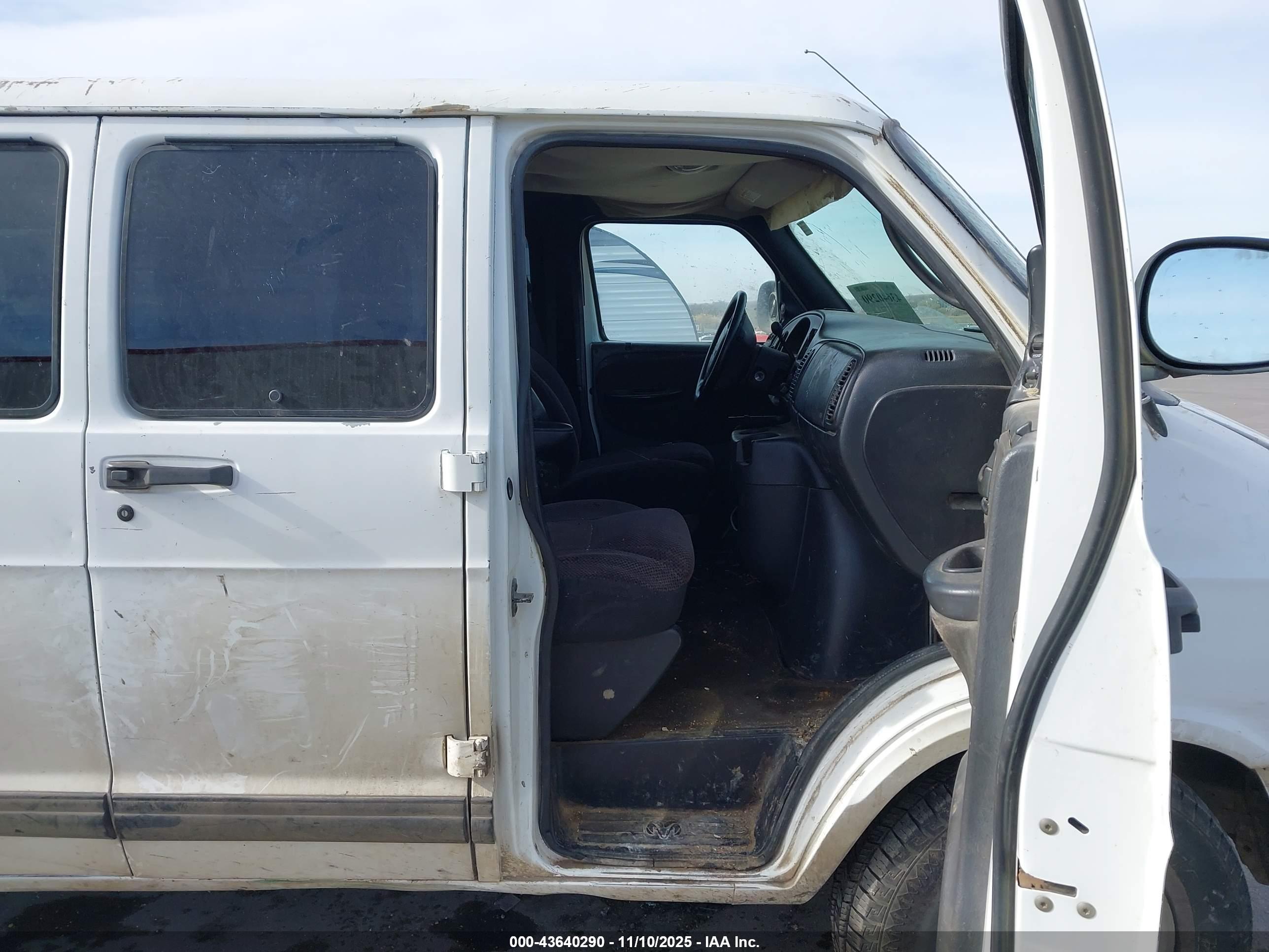 DODGE RAM image 5