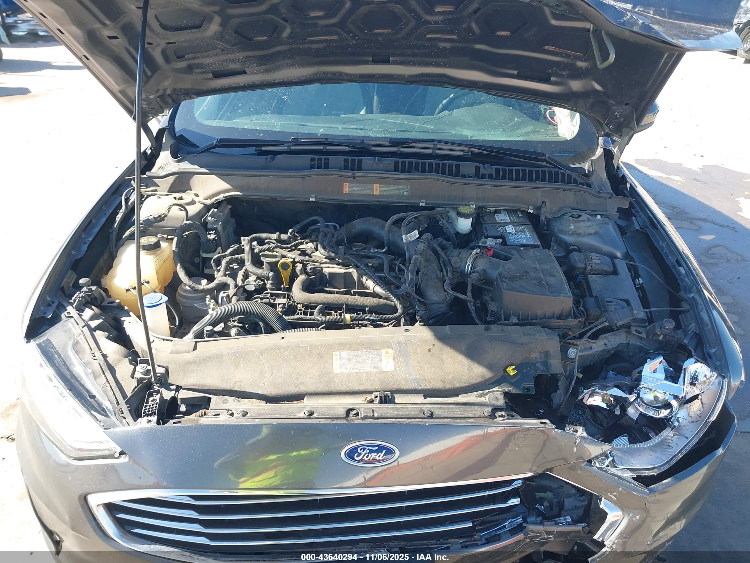 FORD FUSION image 10