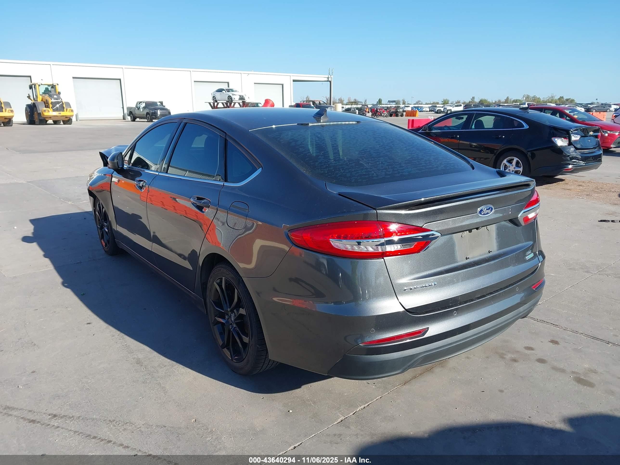 FORD FUSION image 3