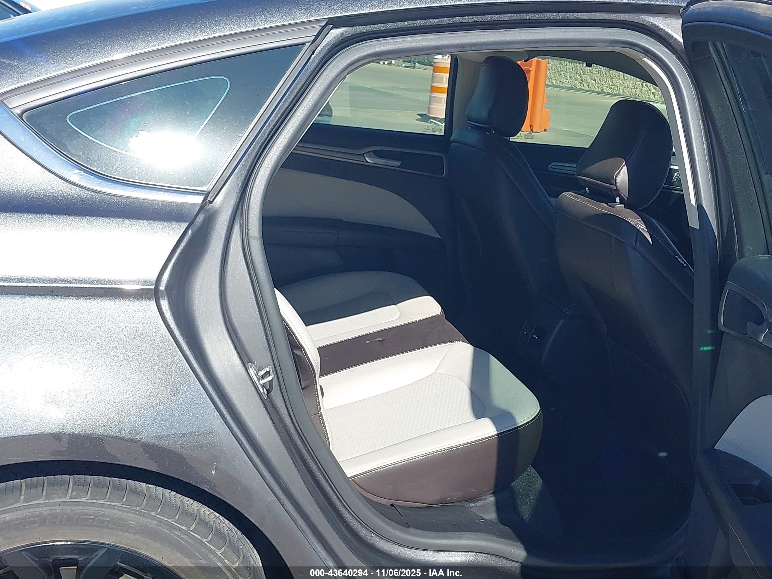 FORD FUSION image 8