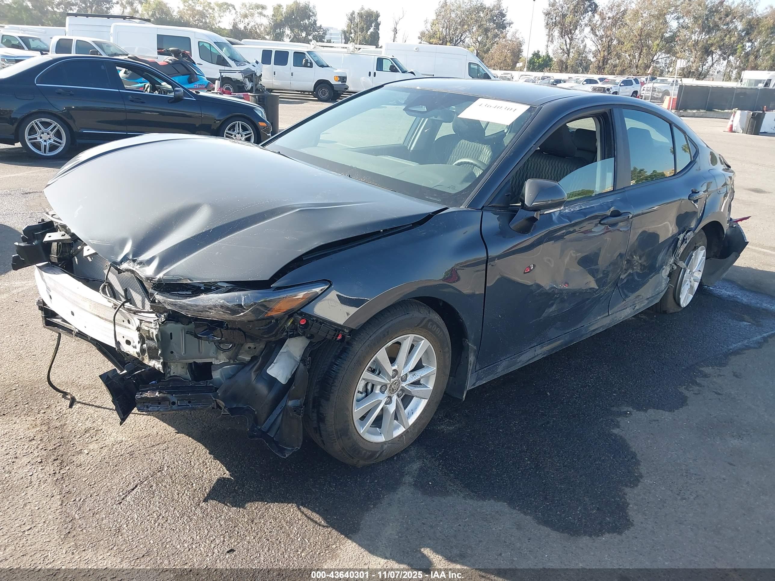 TOYOTA CAMRY image 2