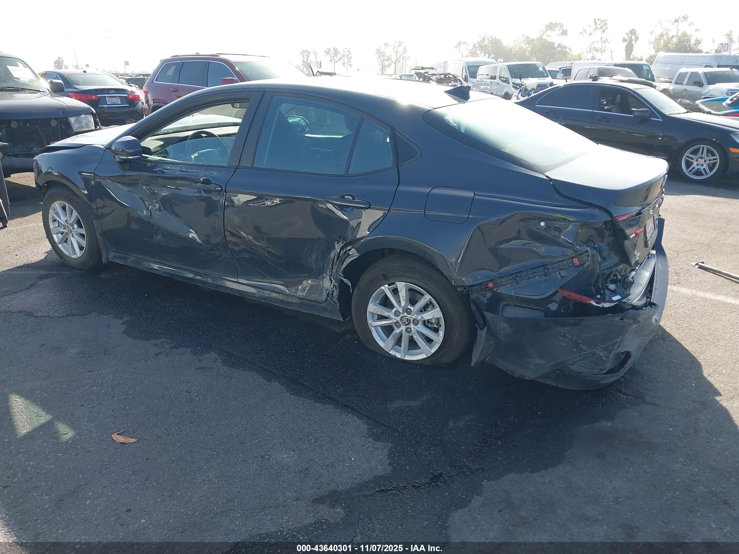 TOYOTA CAMRY image 3