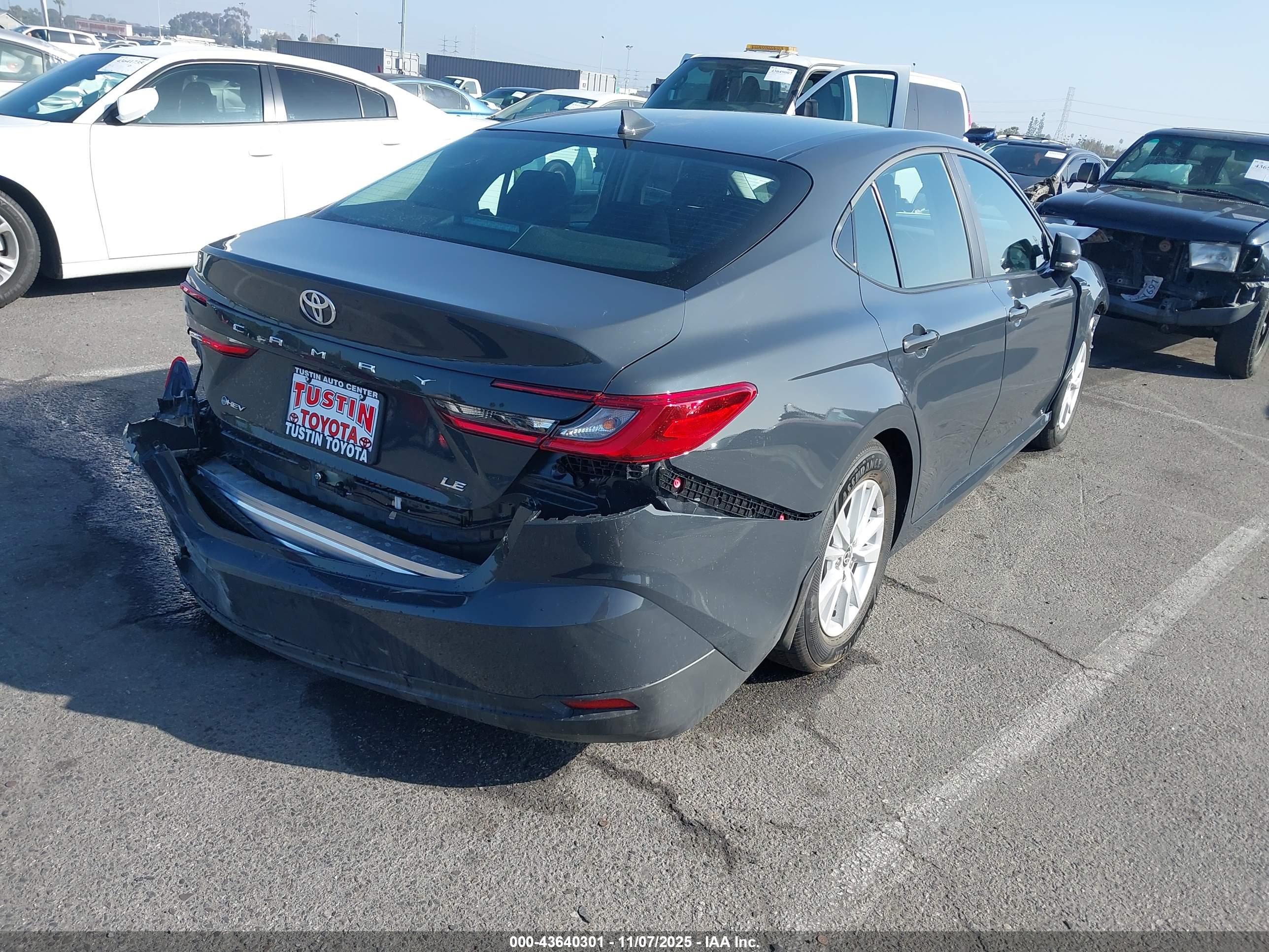 TOYOTA CAMRY image 4