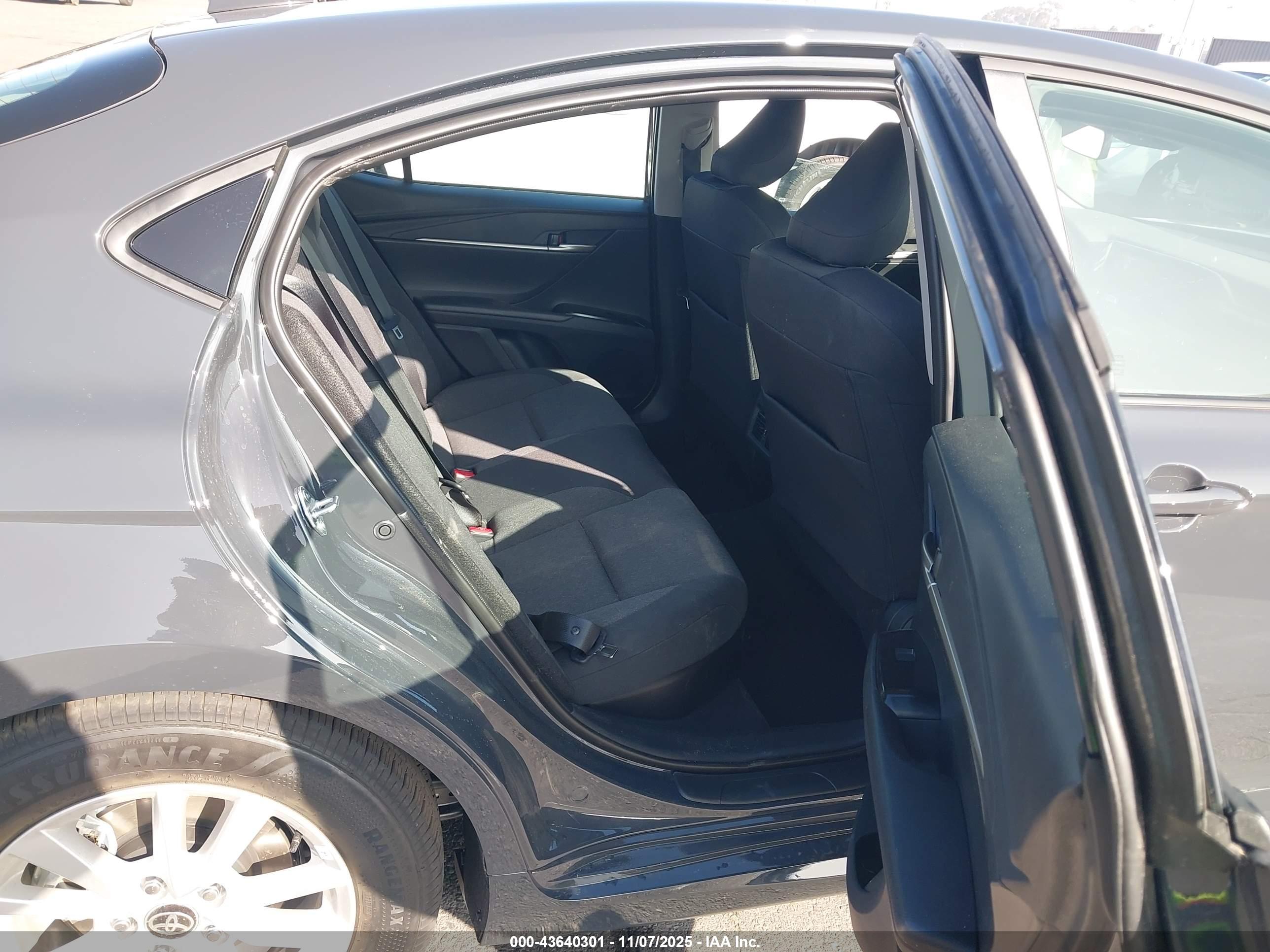 TOYOTA CAMRY image 8