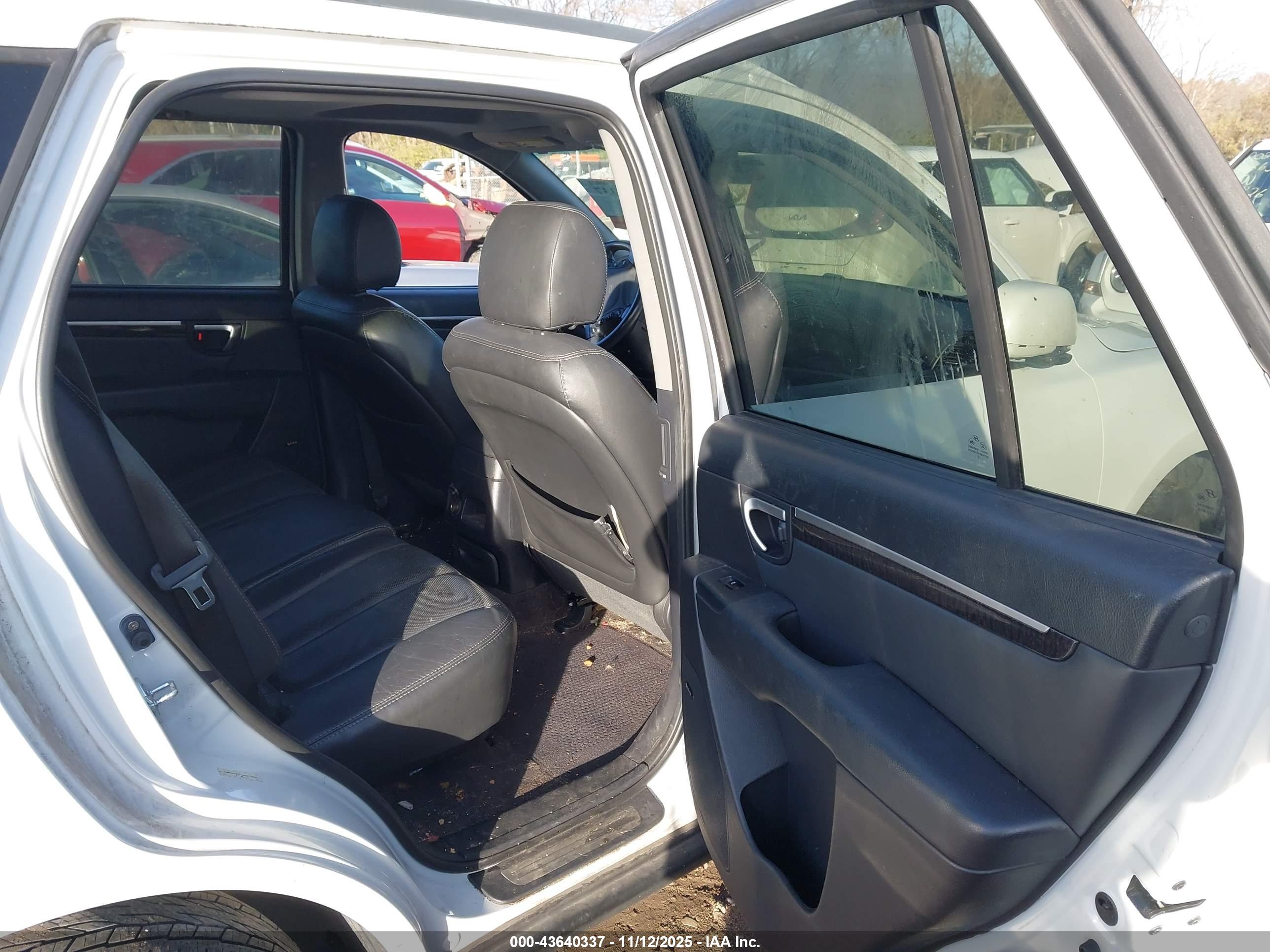 HYUNDAI SANTA image 8