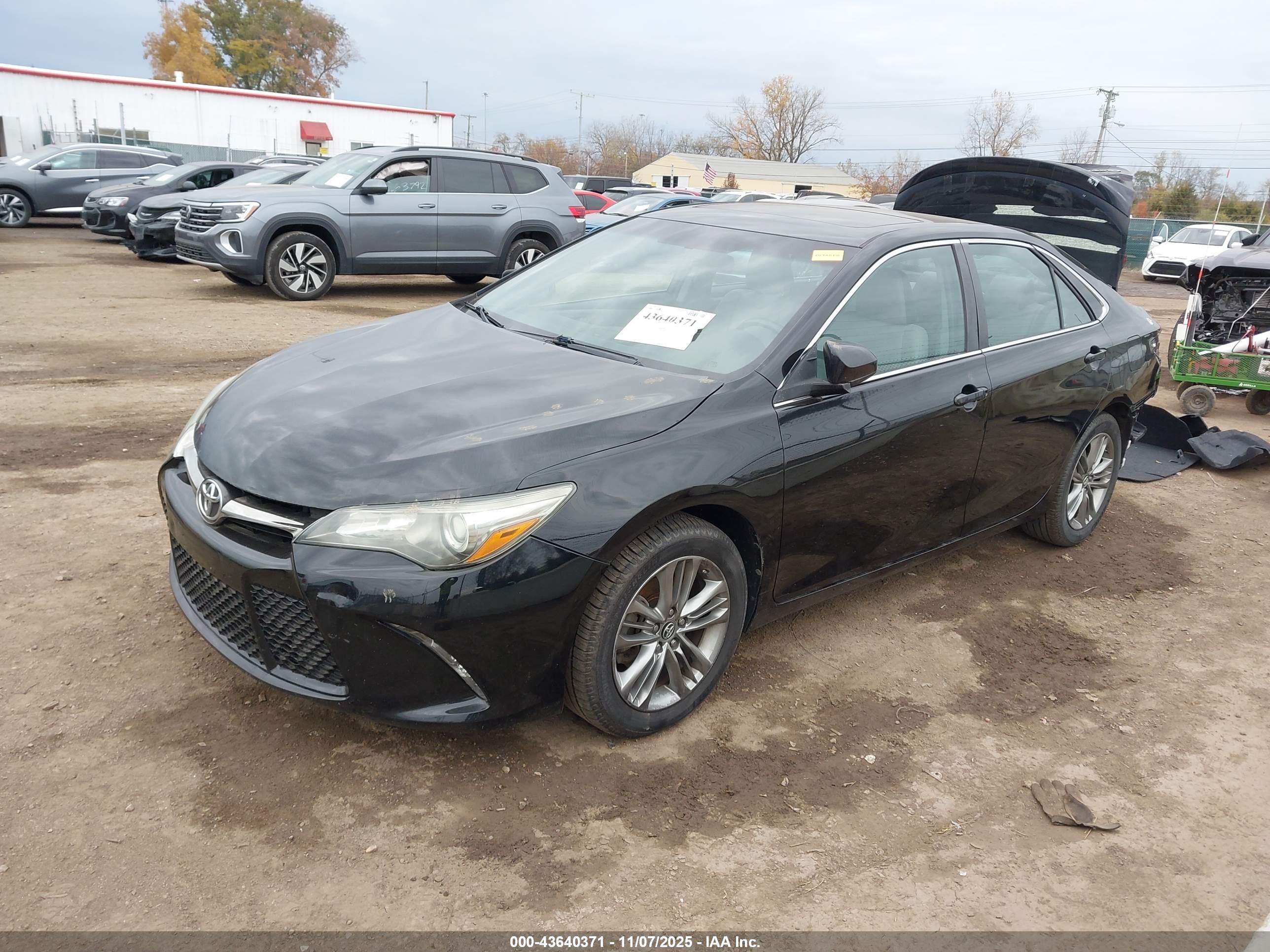 TOYOTA CAMRY image 2