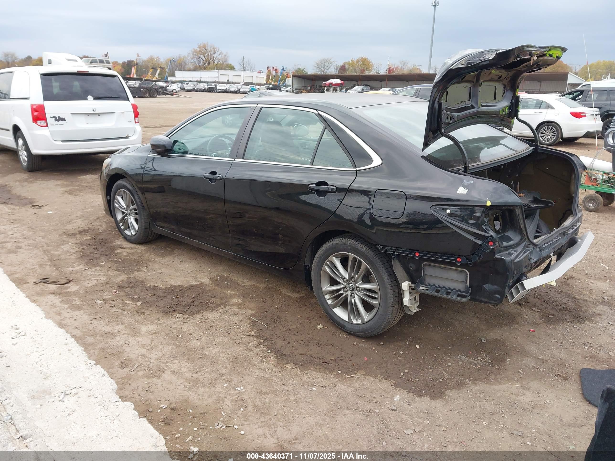 TOYOTA CAMRY image 3