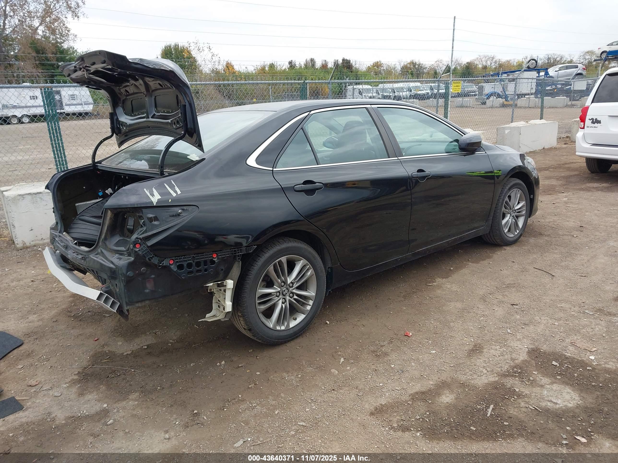 TOYOTA CAMRY image 4
