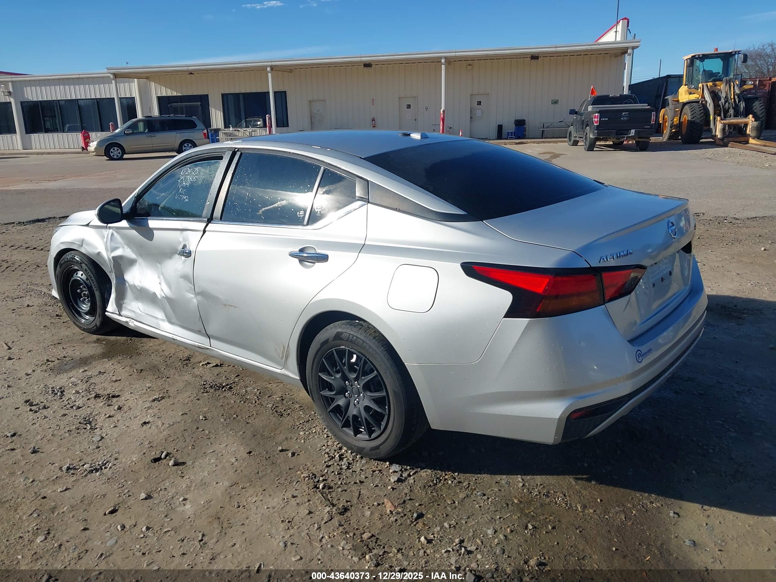 NISSAN ALTIMA image 3