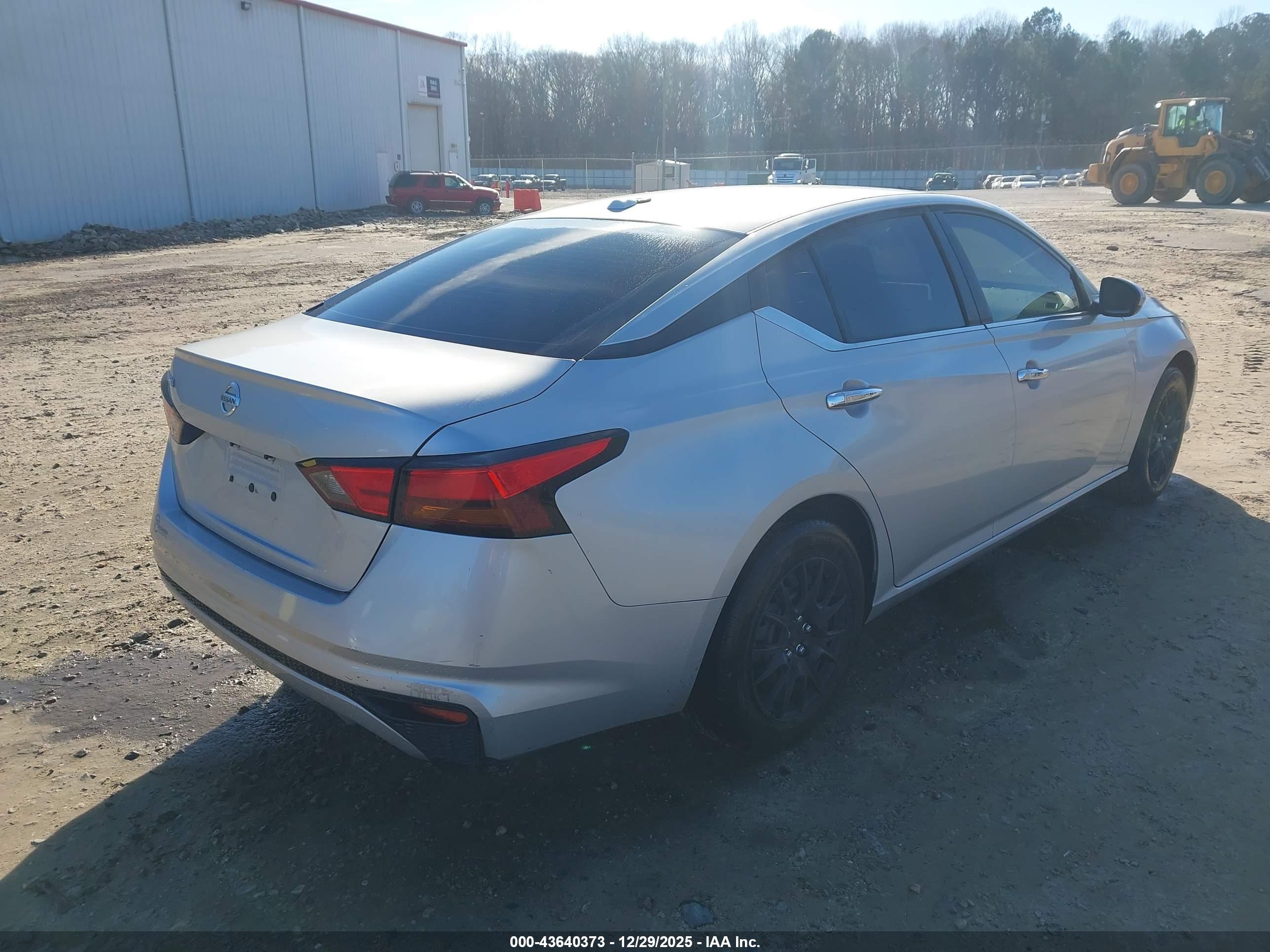 NISSAN ALTIMA image 4