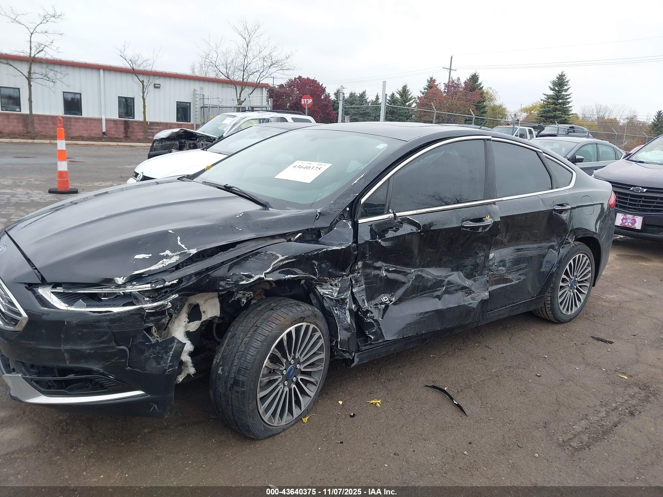 FORD FUSION image 6