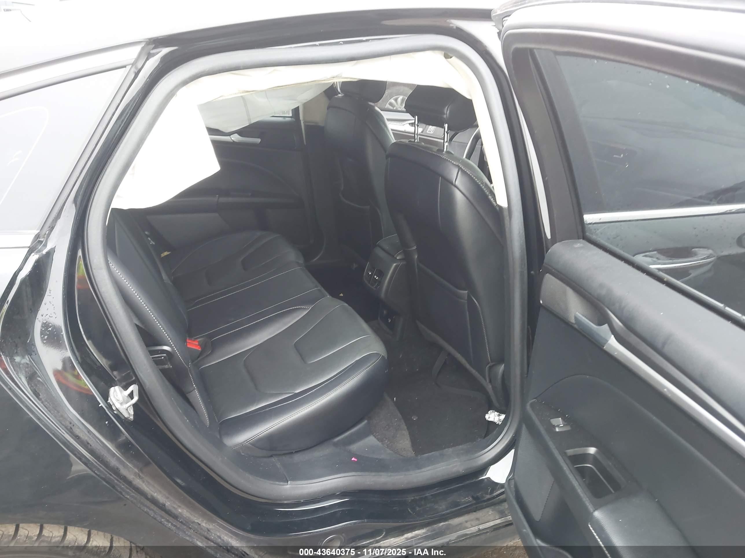 FORD FUSION image 8