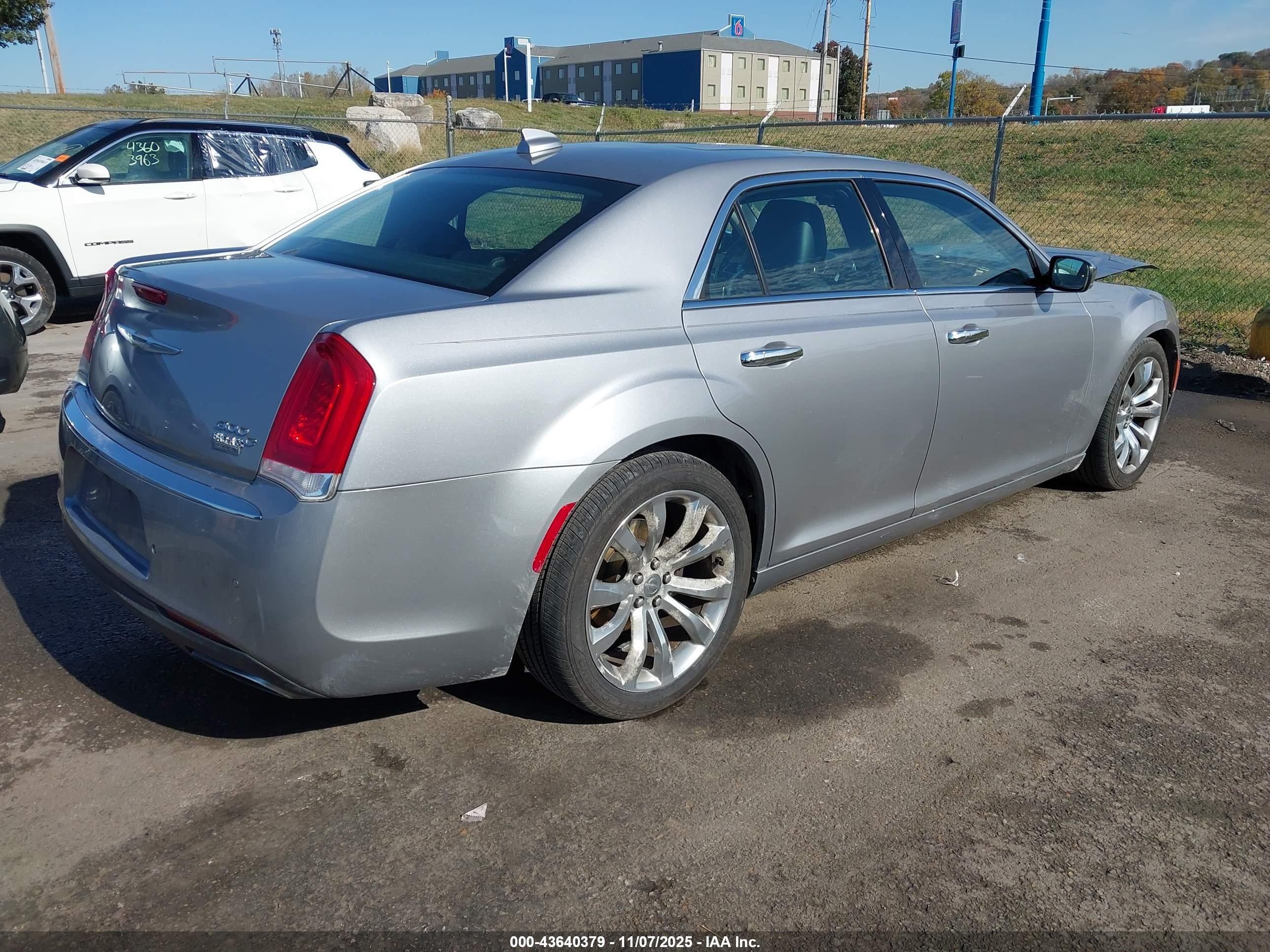 CHRYSLER 300C image 4