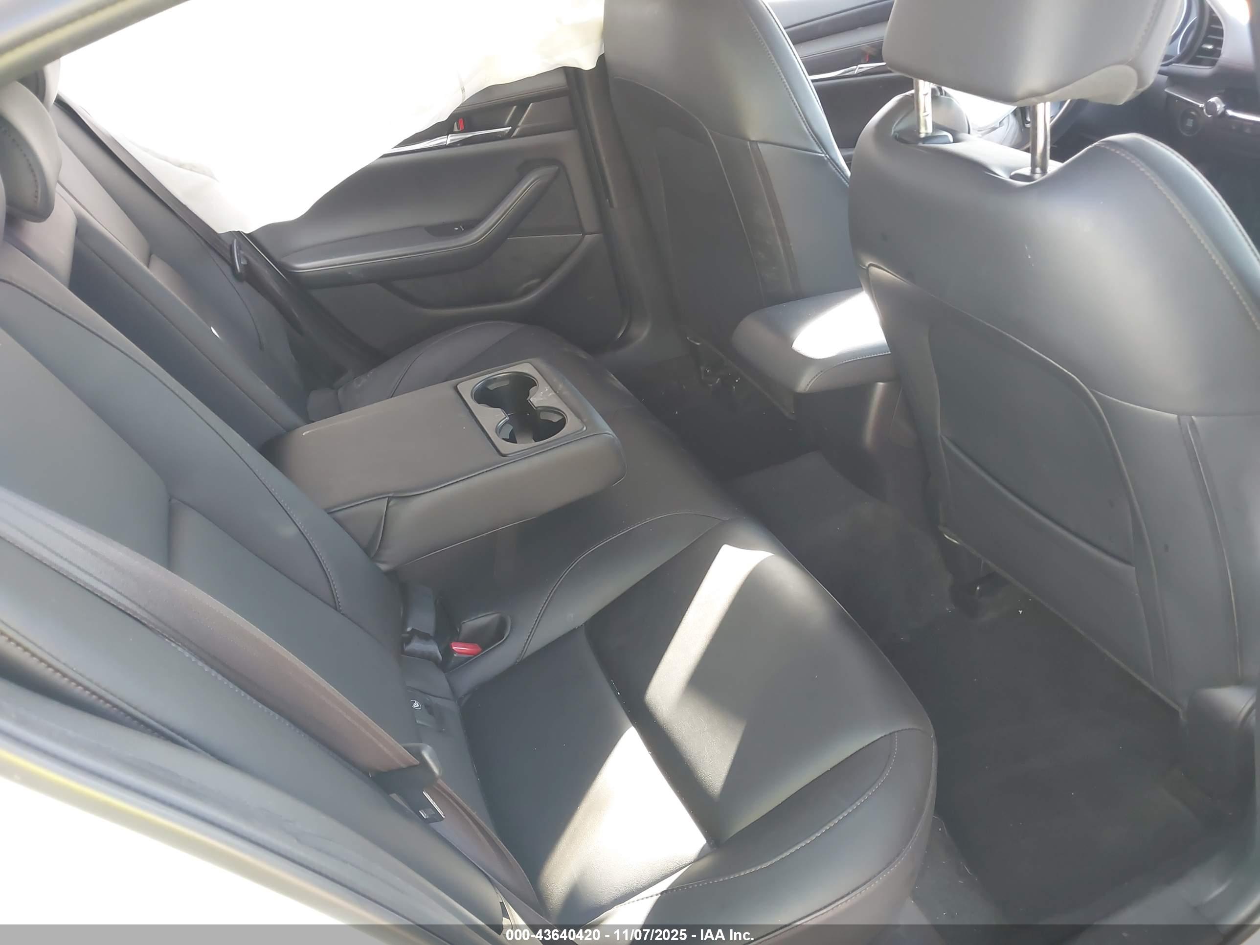 MAZDA MAZDA3 image 8