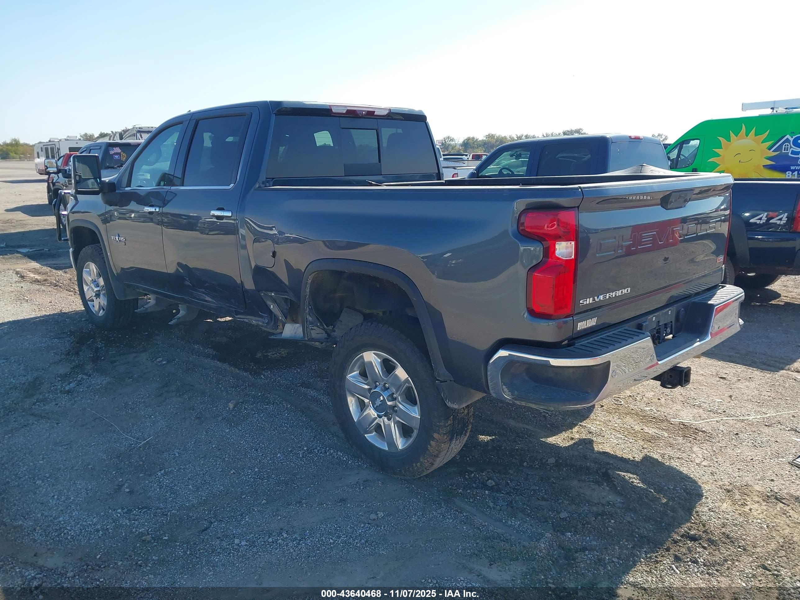CHEVROLET SILVERADO image 3