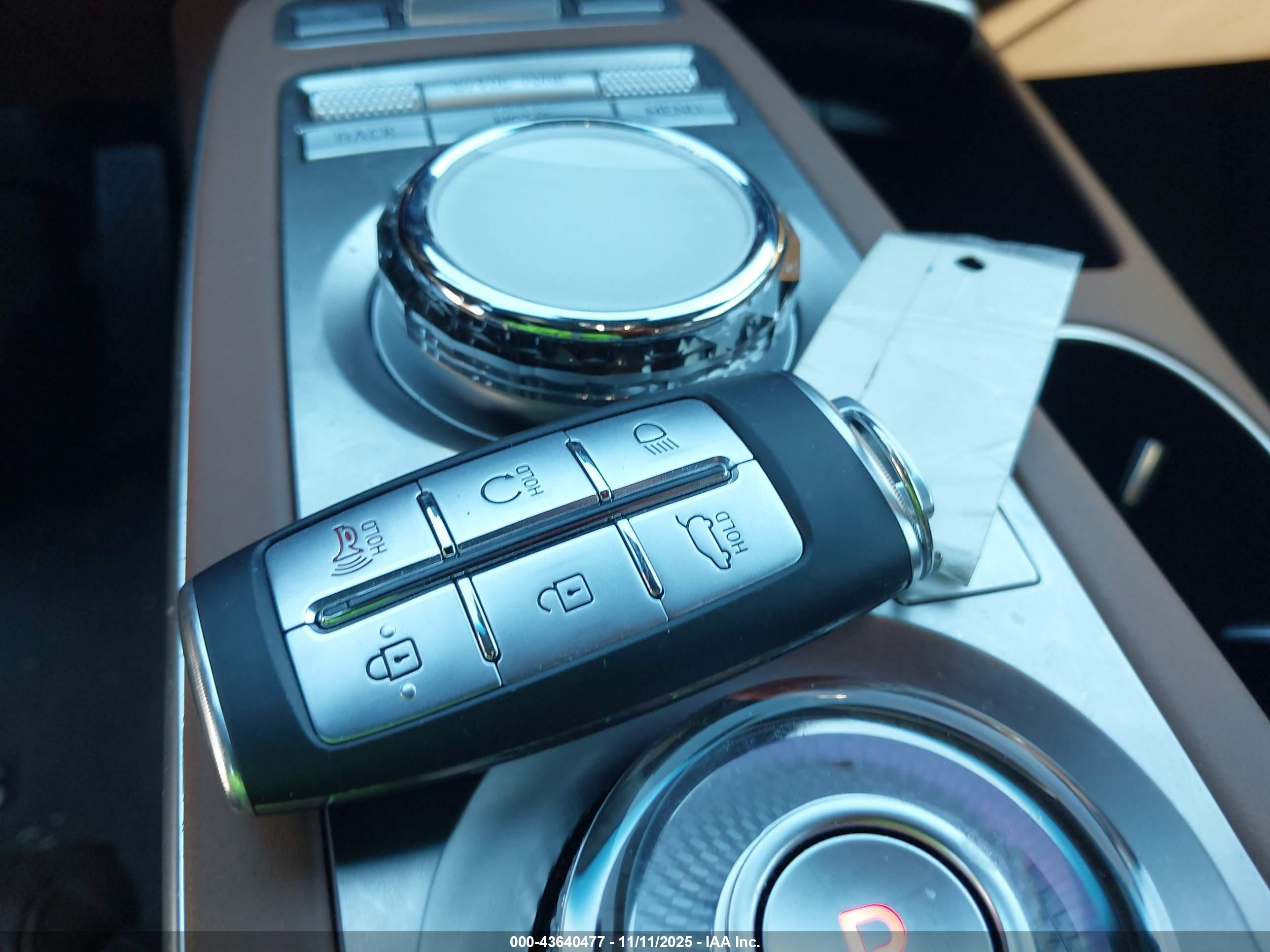 GENESIS GV70 image 11