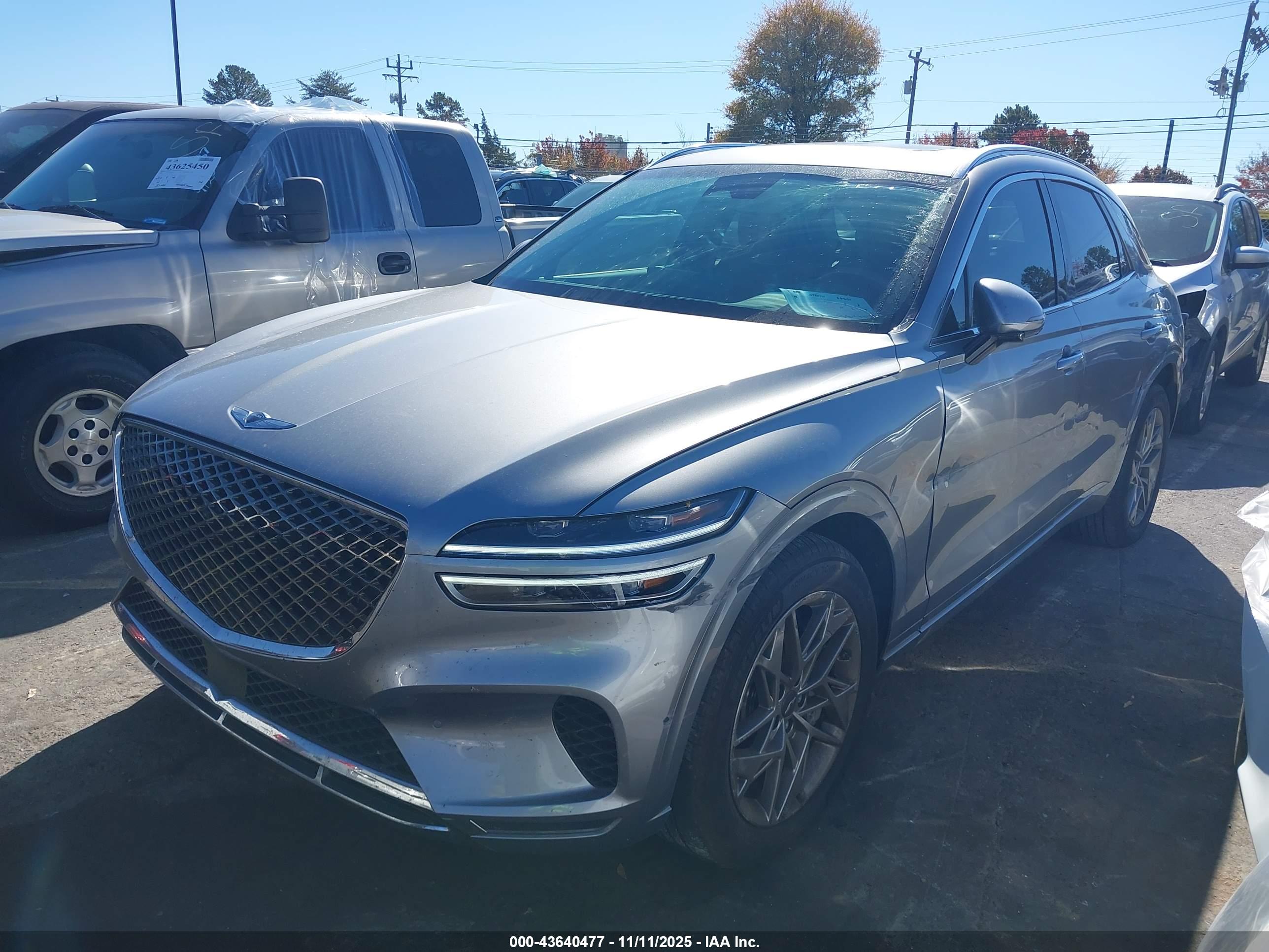 GENESIS GV70 image 2