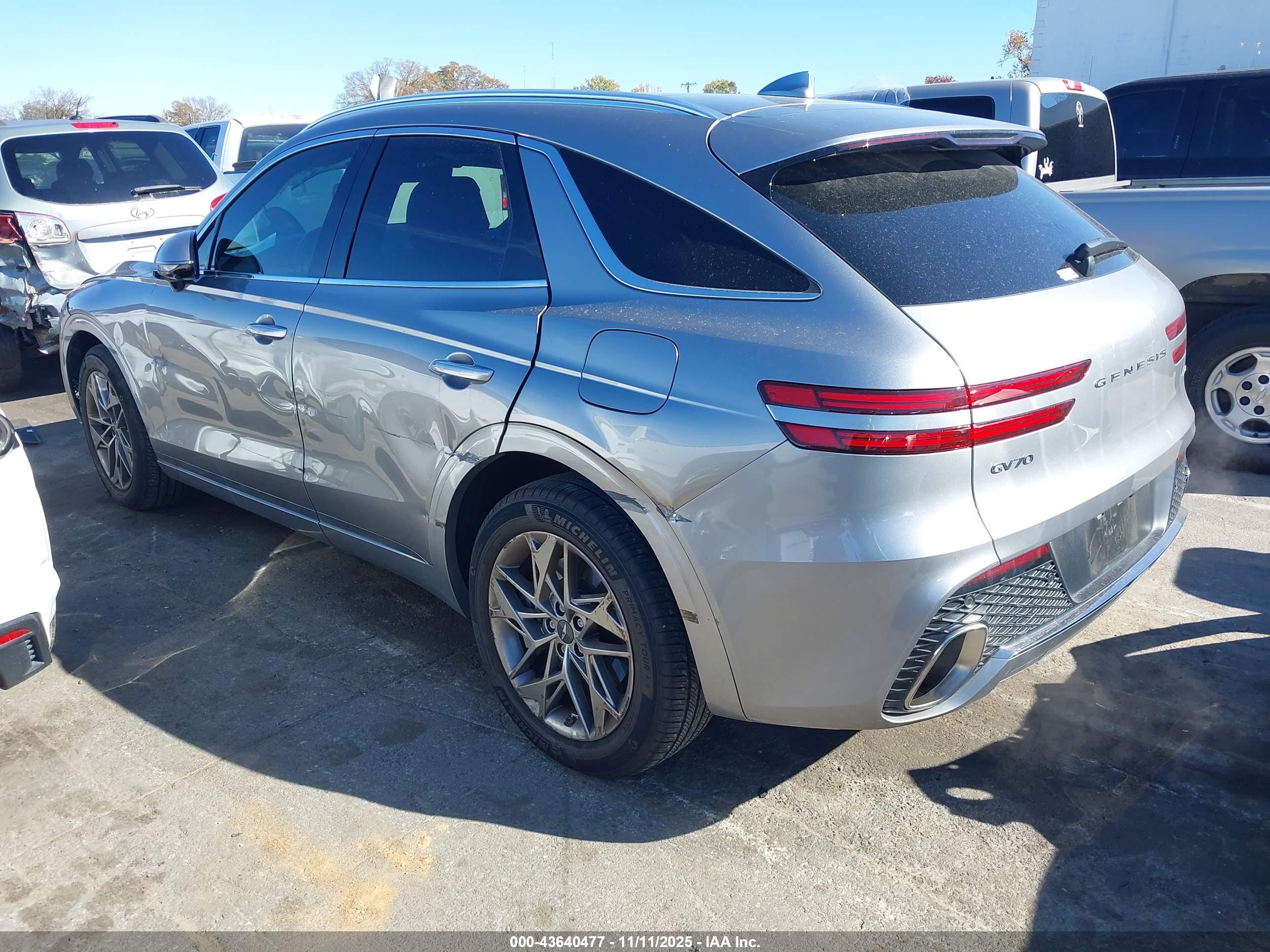 GENESIS GV70 image 3
