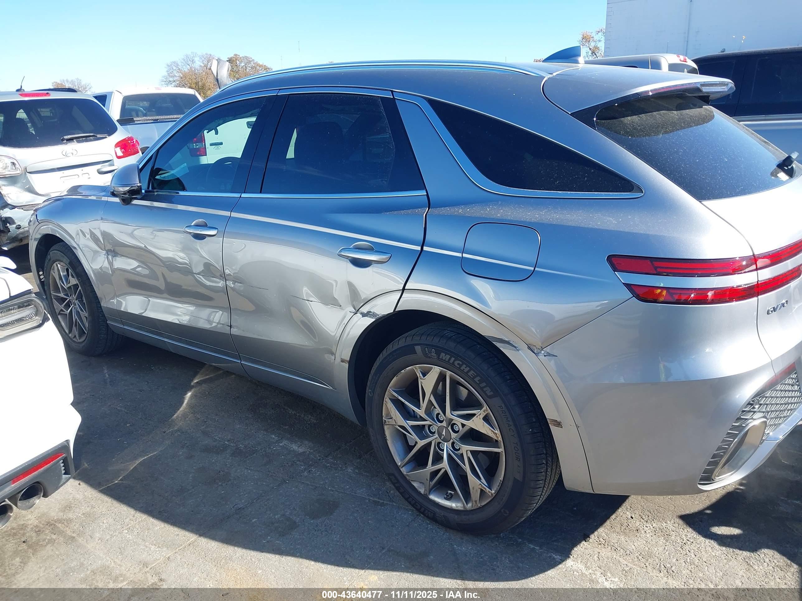 GENESIS GV70 image 6