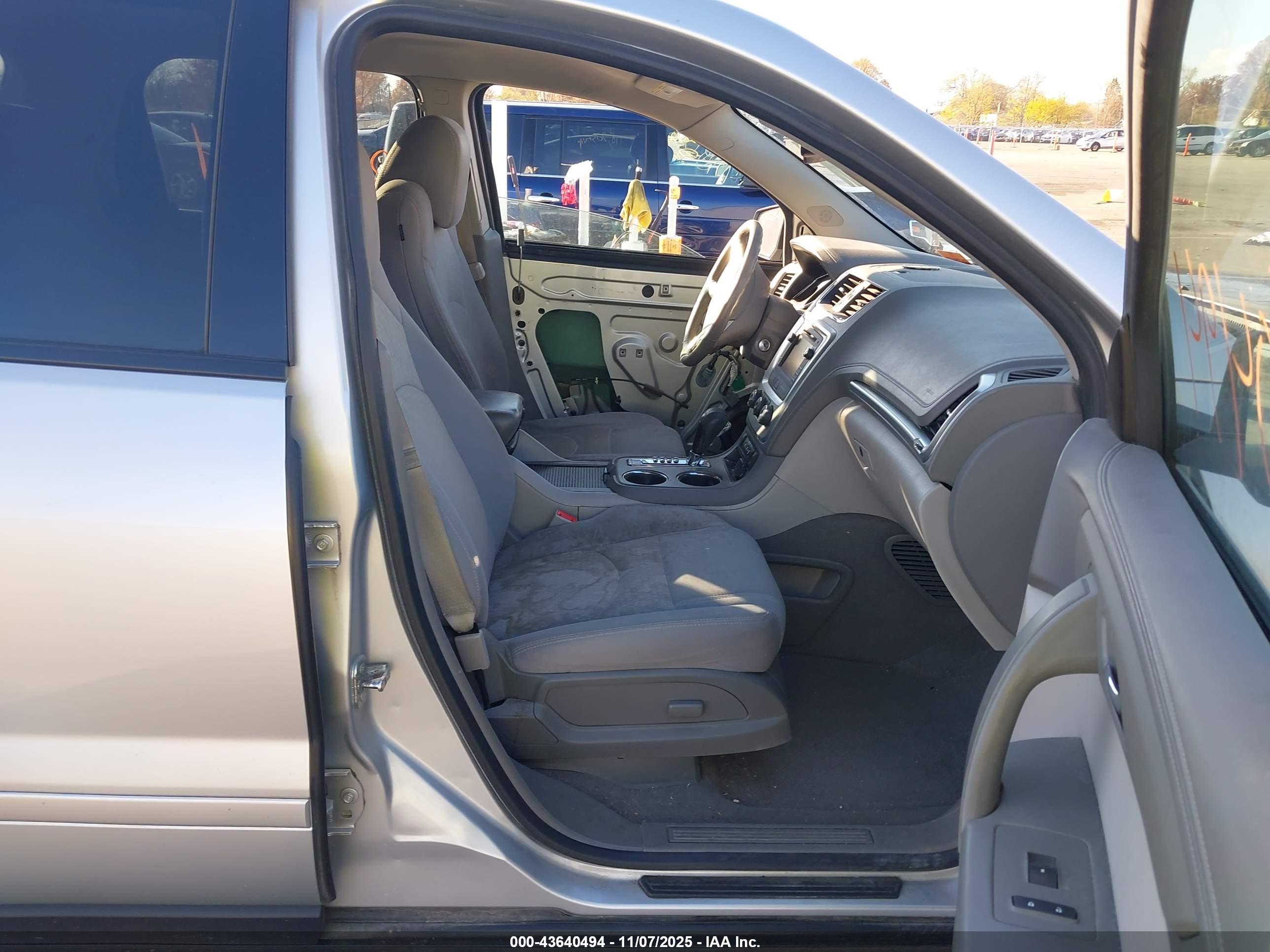 GMC ACADIA image 5